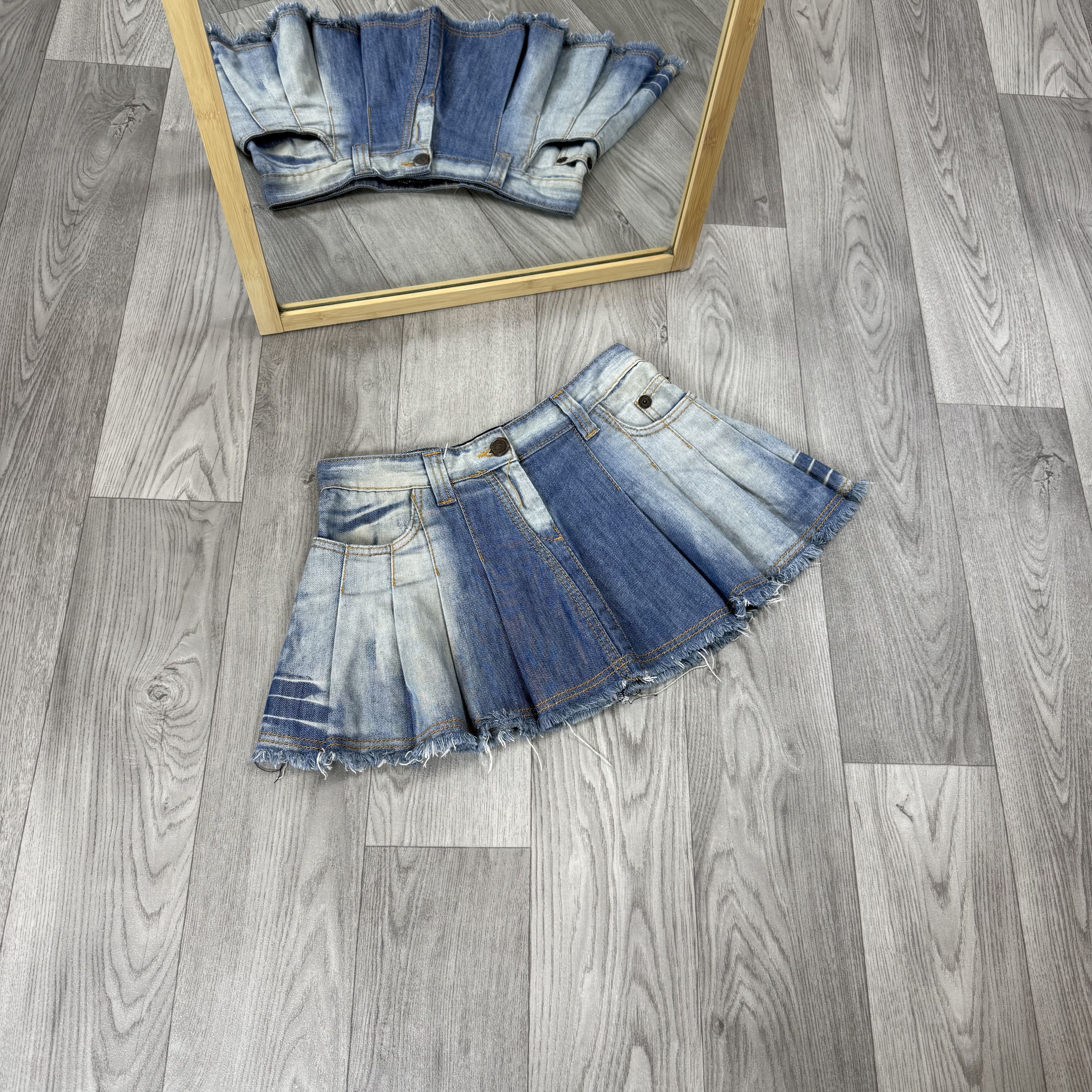 Vintage Vintage VSCT Jeans Y2K Pleated Denim Mini Skirt Size 26" / US 2 / IT 38 - 4 Thumbnail
