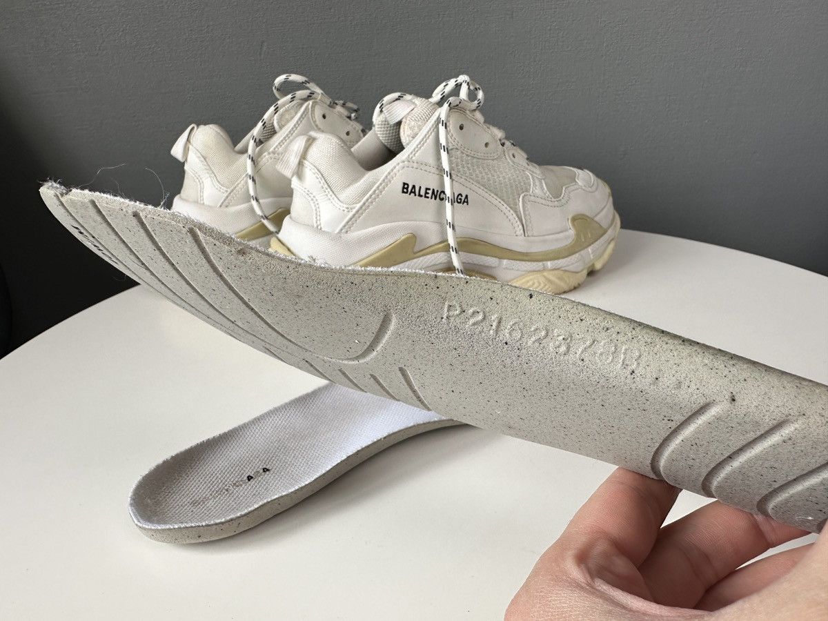 Balenciaga BALENCIAGA Triple S Women’s Sneakers White EU 40 Unisex Size US 10 / IT 40 - 17 Thumbnail