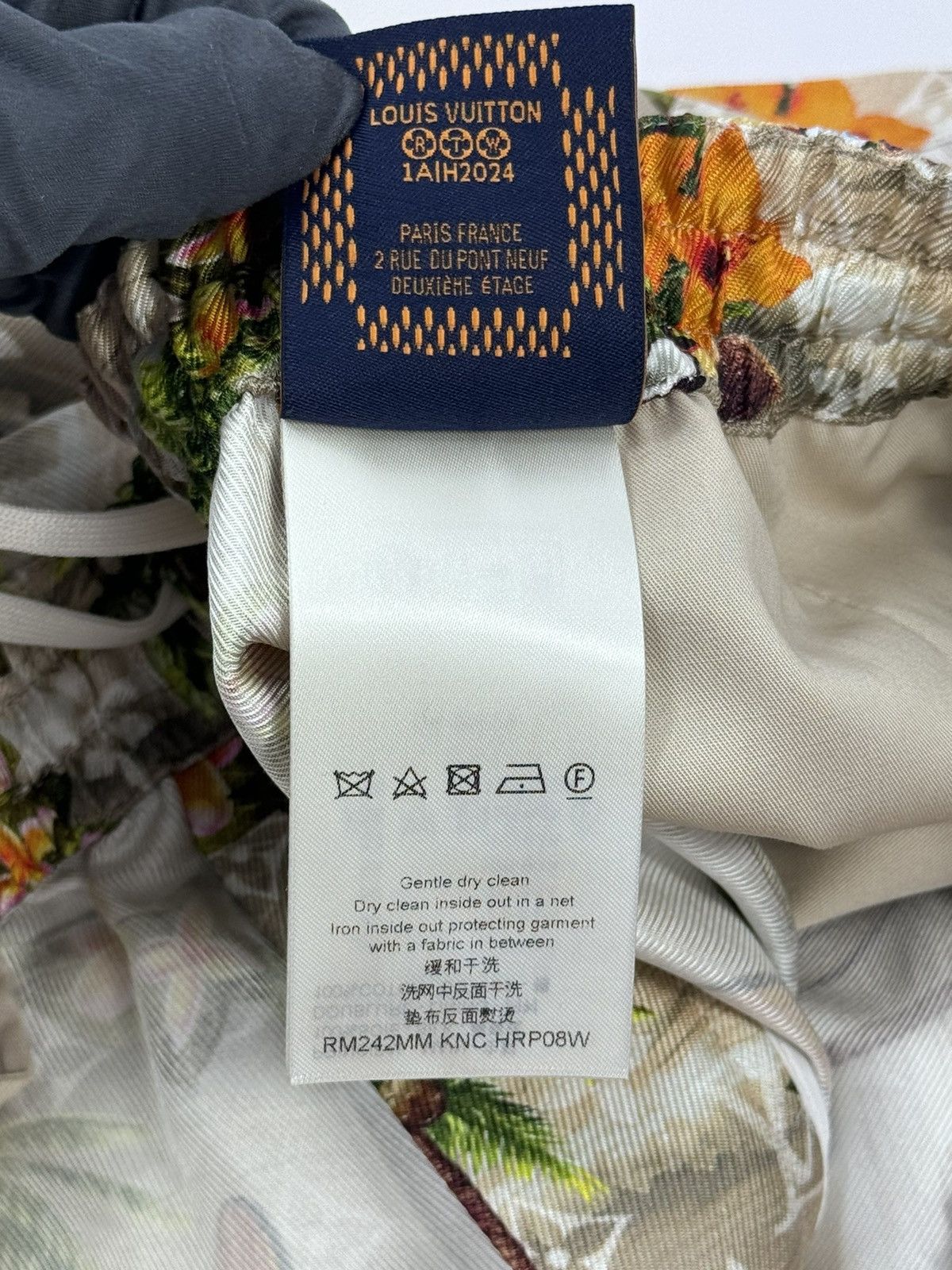 Louis Vuitton PHARELL WILLIAMS MONOGRAM /TROPICAL PRINT SILK SHORTS 1AFRK7 Size US 34 / EU 50 - 10 Thumbnail
