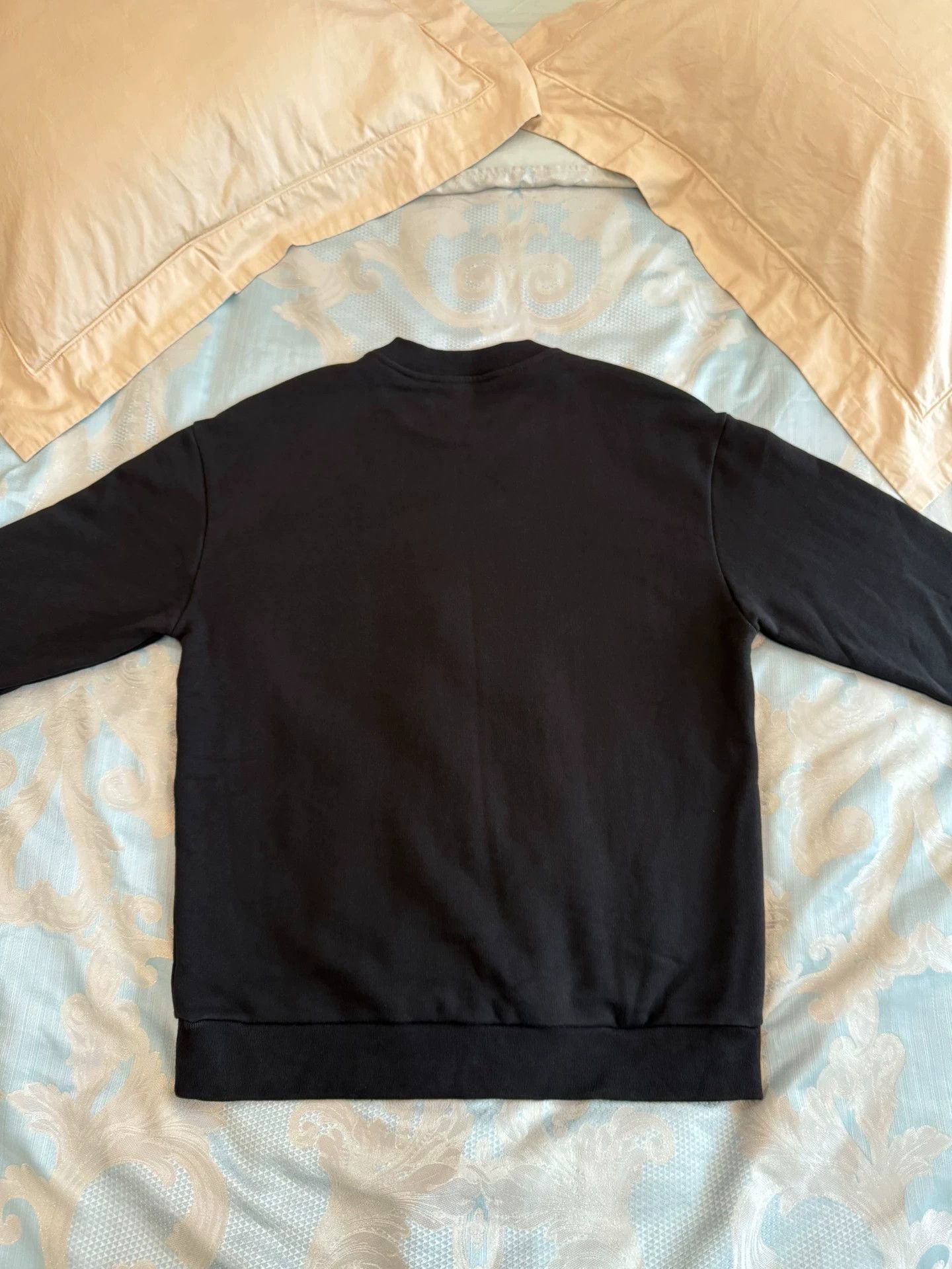 Louis Vuitton LV M Sweatshirt Big Crystal Logo Worn Twice, Stylish, Casual Size US M / EU 48-50 / 2 - 3 Thumbnail