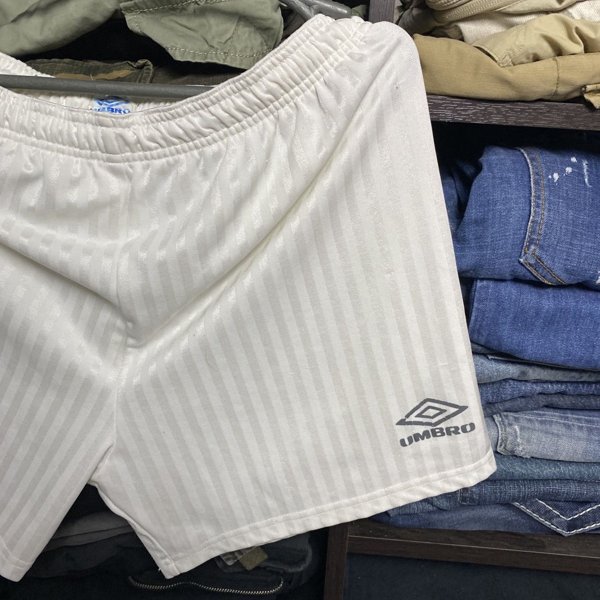 Umbro Vintage Umbro Small logo Sportswear 90’s white shorts Size US 34 / EU 50 - 2 Thumbnail