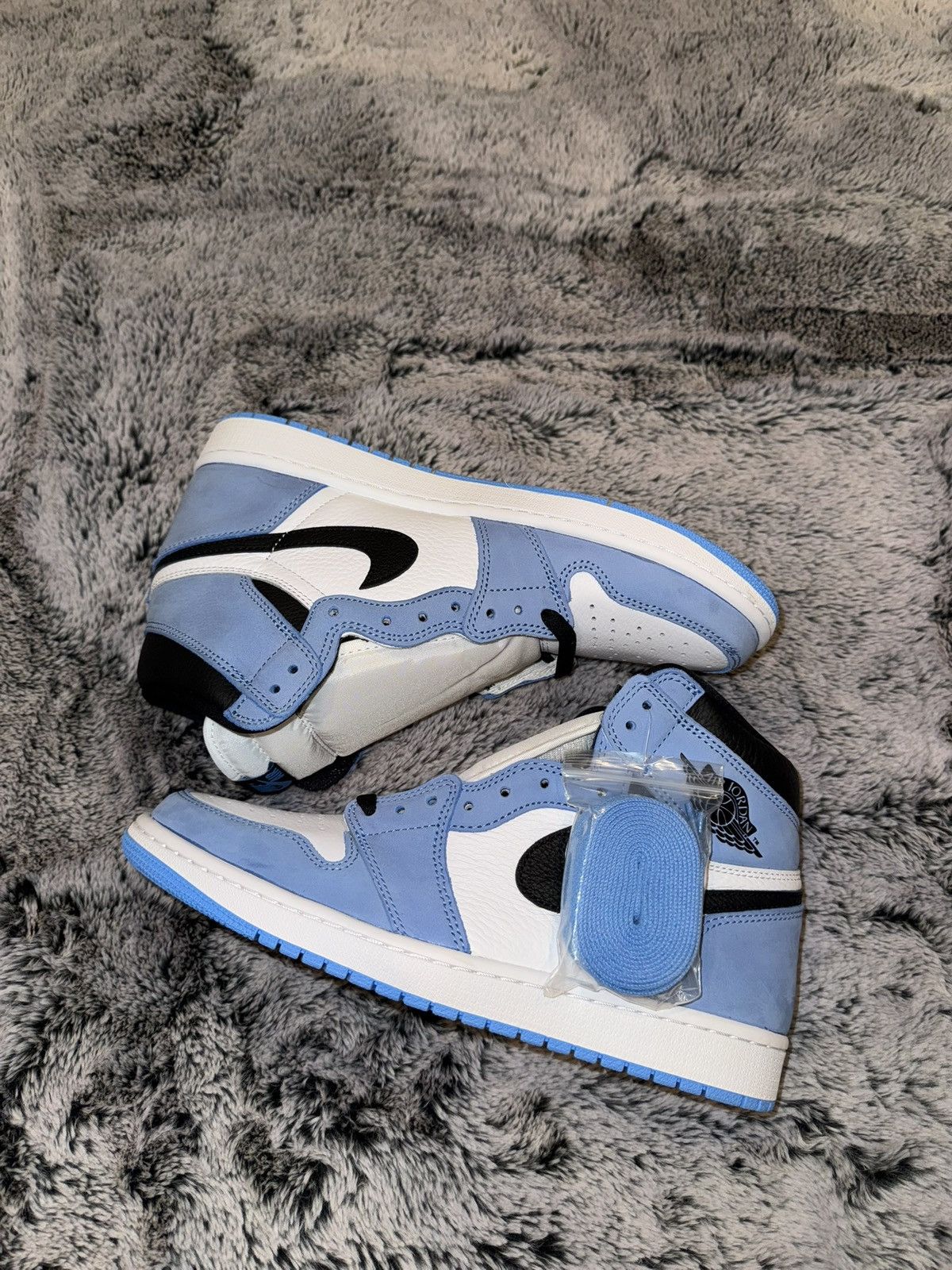 Jordan Brand Jordan 1 Retro High OG University Blue Size US 10 / EU 43 - 2 Thumbnail