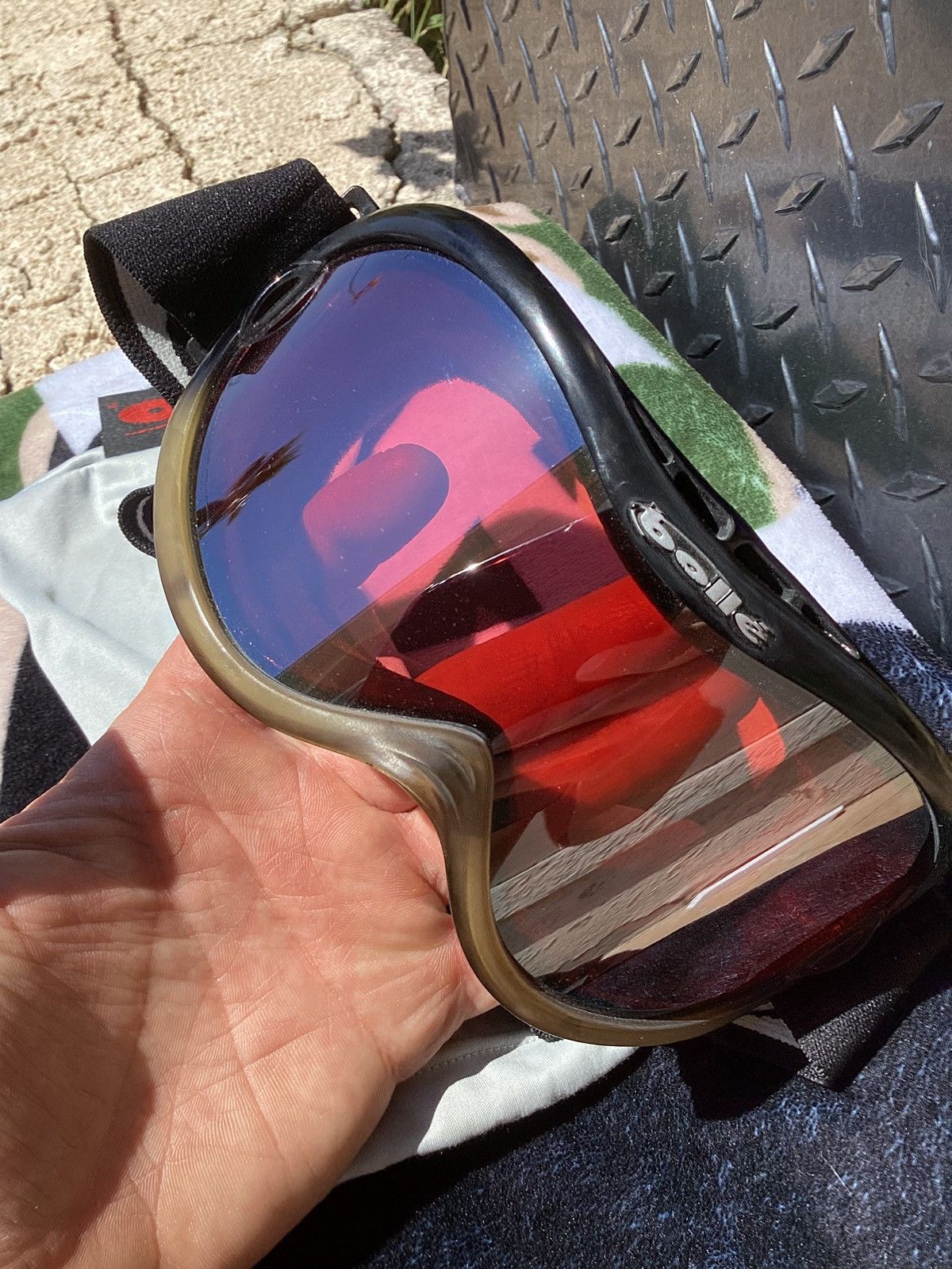 Bolle Vintage 90s Bolle red tinted snow/dirt riding goggles Size ONE SIZE - 3 Thumbnail