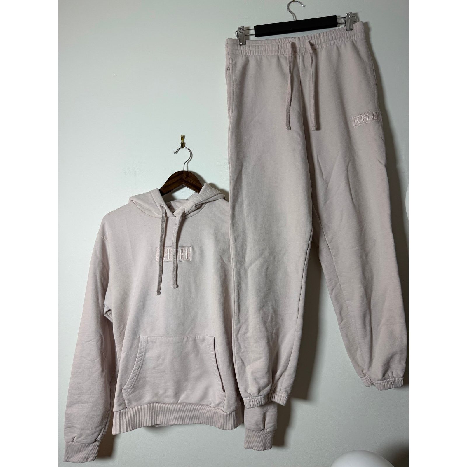 Kith kith light pink box logo hoodie and sweatpants set Size US S / EU 44-46 / 1 - 1 Thumbnail