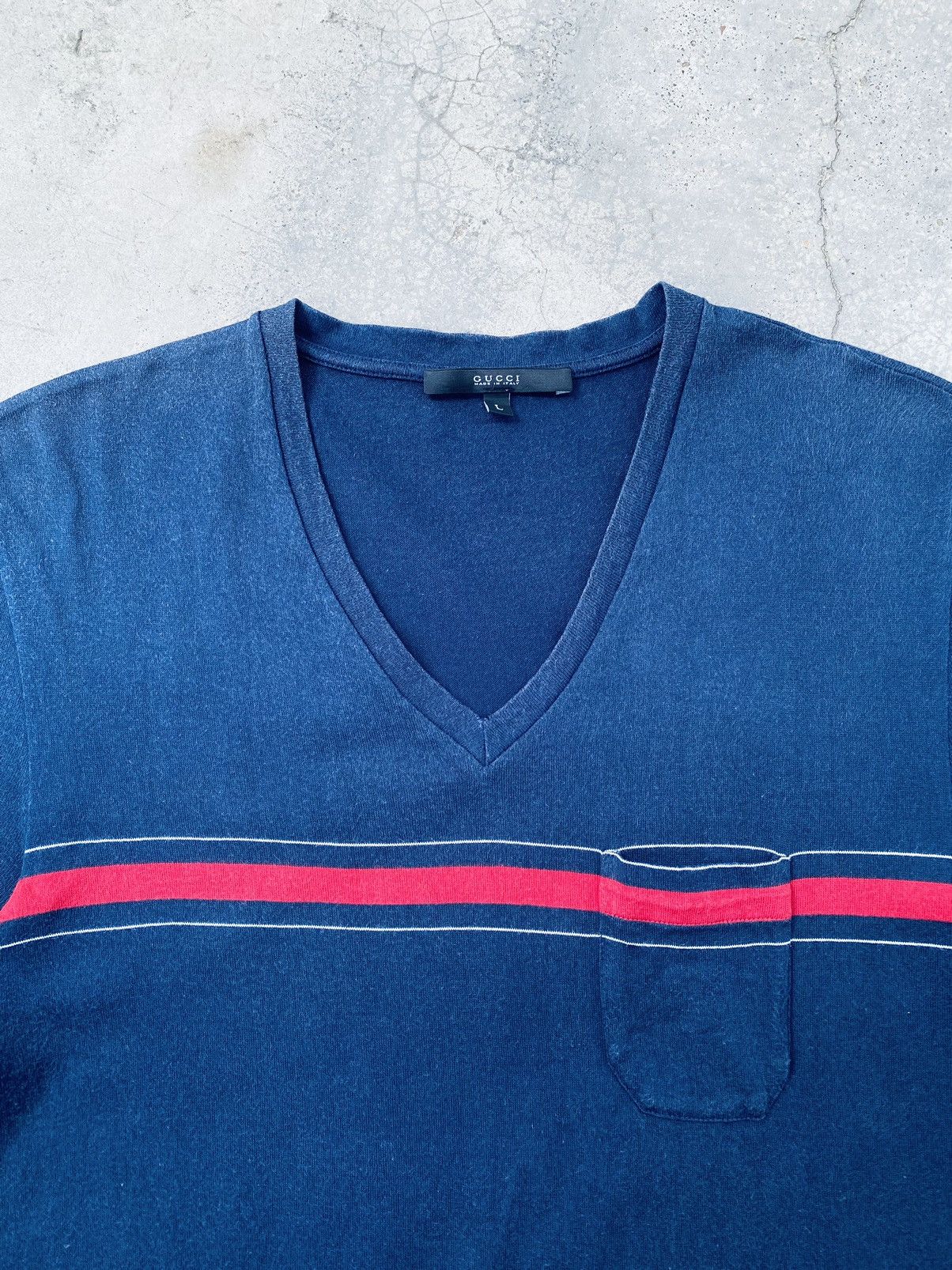 Gucci Vintage Gucci V-Neck Faded Tees Size US S / EU 44-46 / 1 - 3 Thumbnail