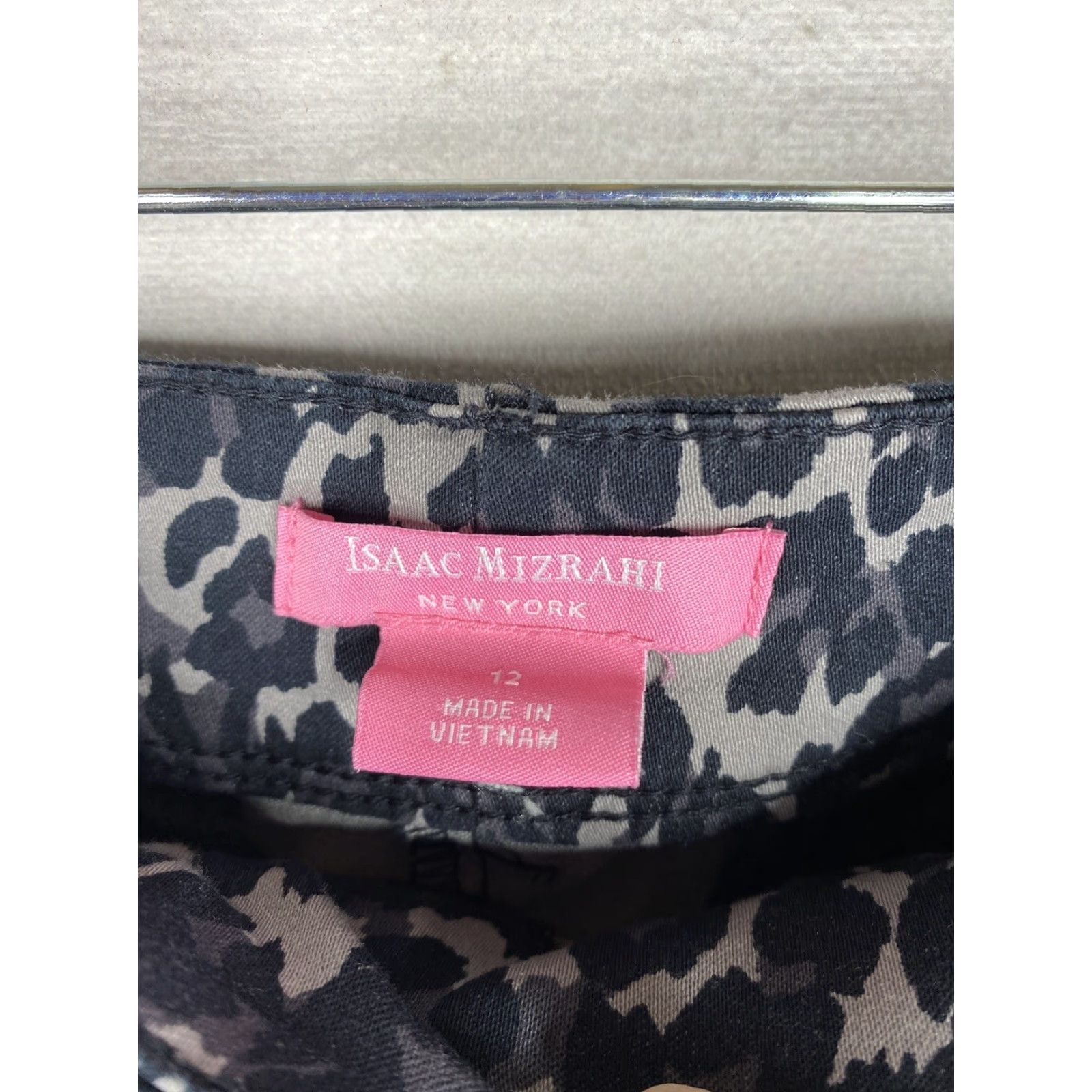 Isaac Mizrahi Isaac Mizrahi Women's Shorts Chino Stretch Casual Regular 12 Multicolor Animal Print Pockets Flat Front Button Zipper High Rise Size 34" / US 12 / IT 48 - 7 Thumbnail