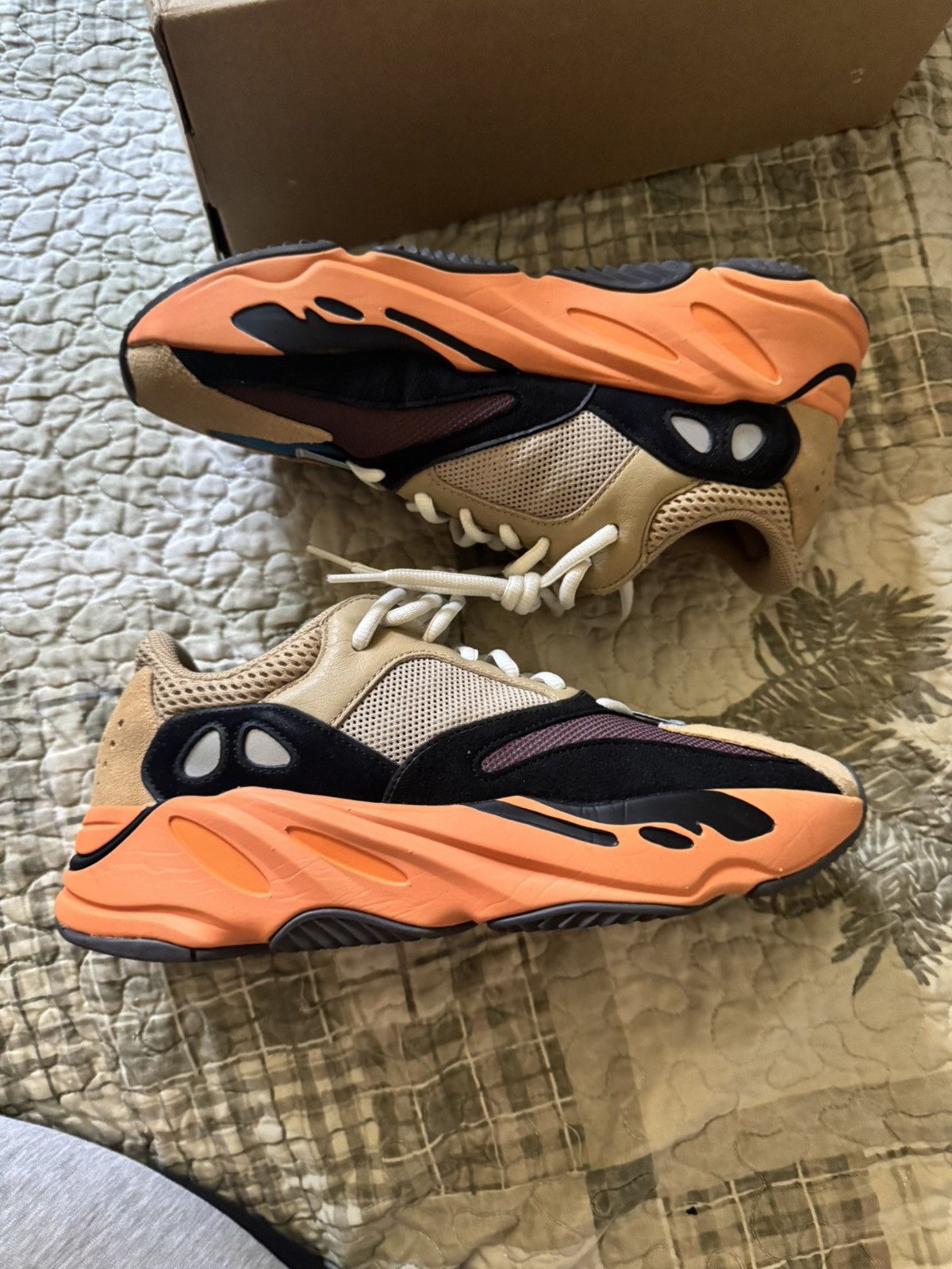 Yeezy Yeezy 700 Enflamed Amber Size US 9.5 / EU 42-43 - 3 Thumbnail