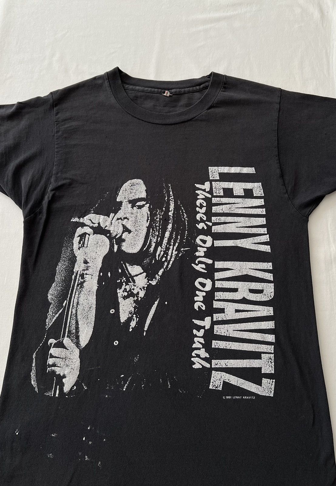 Vintage Vintage 1991 Lenny Kravitz Theres Only One Truth T-shirt Size US M / EU 48-50 / 2 - 3 Thumbnail