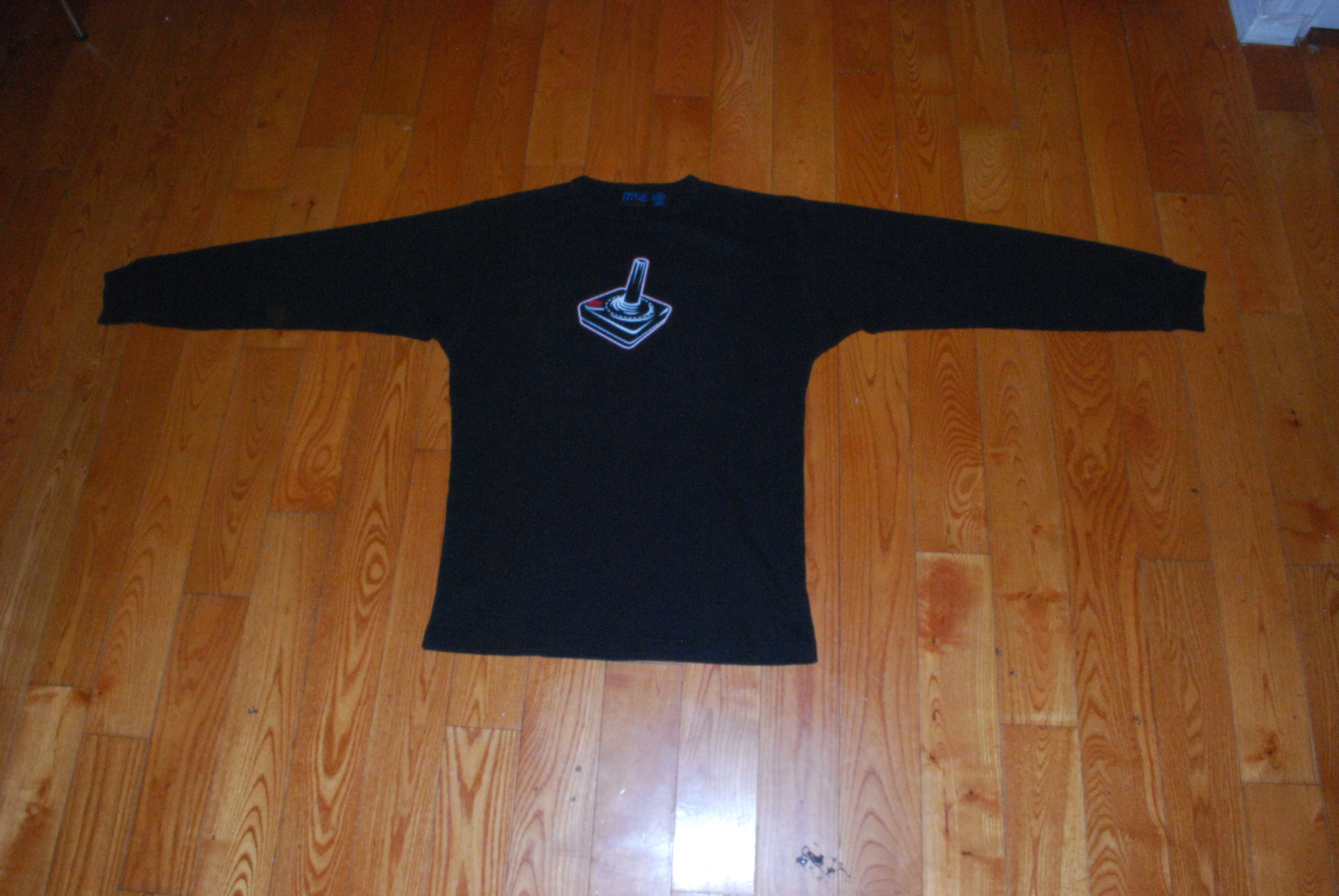 Hot Topic Gamer graphic from early Hot Topic days by MT:2 1990s Size US L / EU 52-54 / 3 - 1 Thumbnail