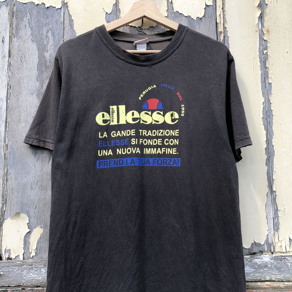 Vintage Vintage 90s Thrashed Faded ellesse Tshirt Size US M / EU 48-50 / 2 - 3 Thumbnail
