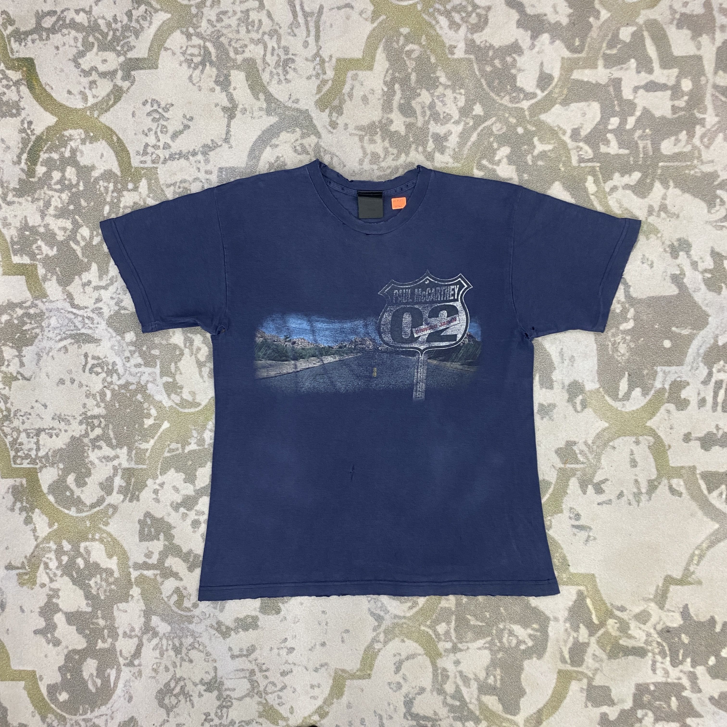 Band Tees Vintage Distressed Paul McCartney Driving Japan 2002 - H061 Size US L / EU 52-54 / 3 - 2 Thumbnail