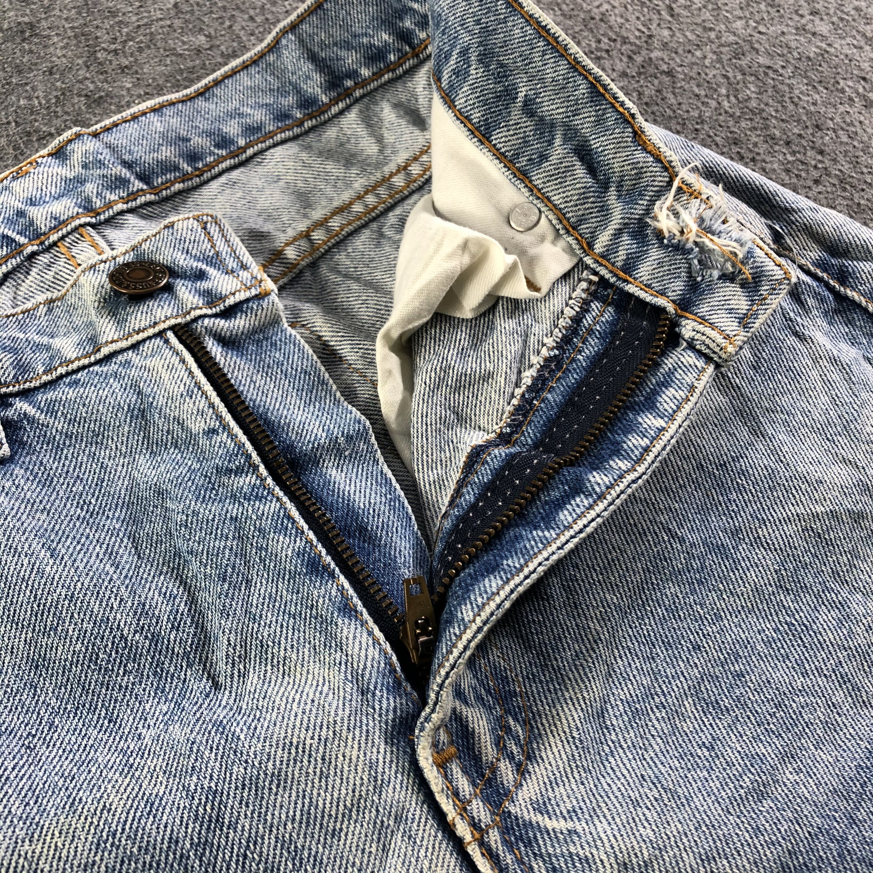 Levi's 90s Vintage Light Wash Levis 505 Jeans-J3883 Size 26" / US 2 / IT 38 - 7 Thumbnail
