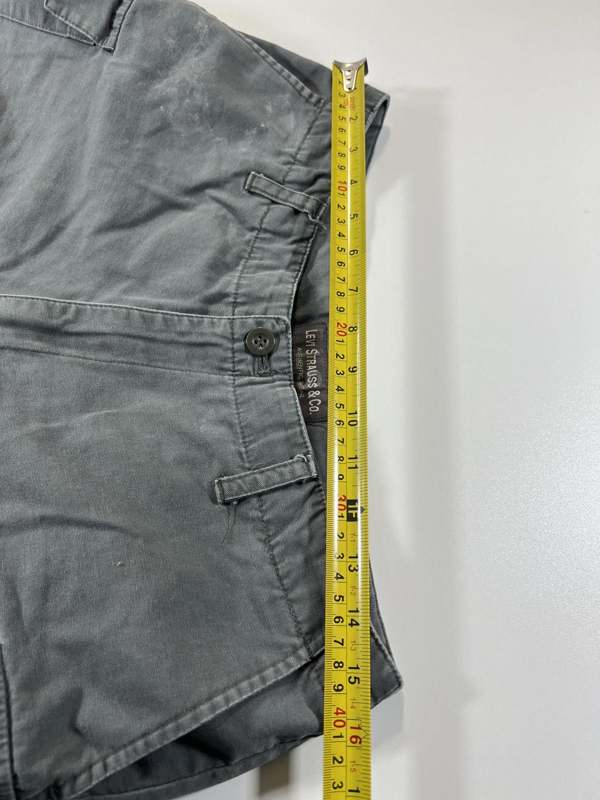 Old Navy Vintage Levi’s Men's Gray Cargo Shorts Size 33 Size US 31 - 7 Thumbnail