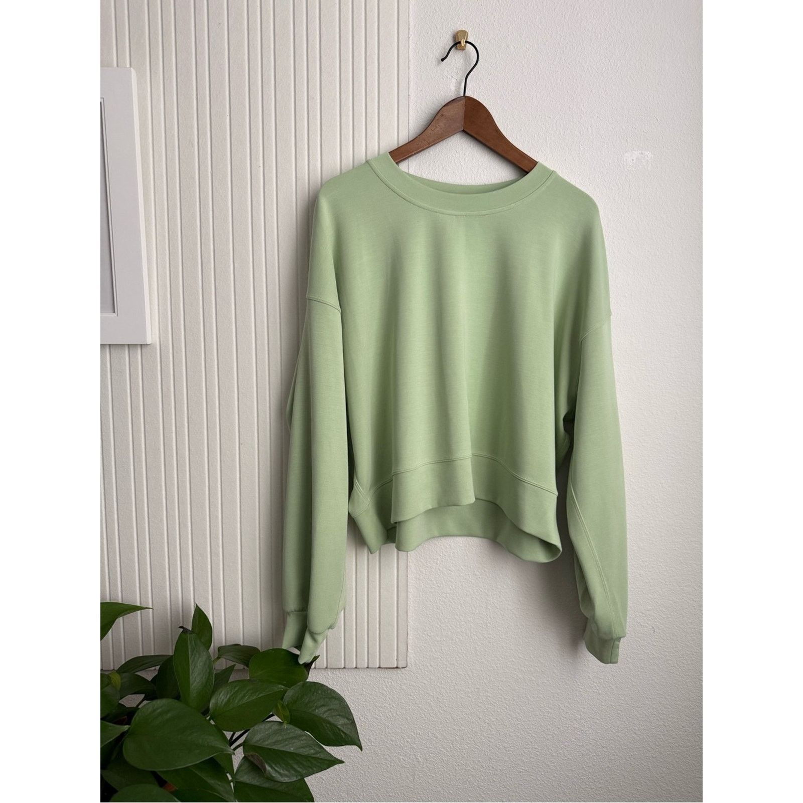 Lululemon Lululemon Oversized Softstreme Green Crewneck Sweatshirt Size L / US 10 / IT 46 - 1 Thumbnail
