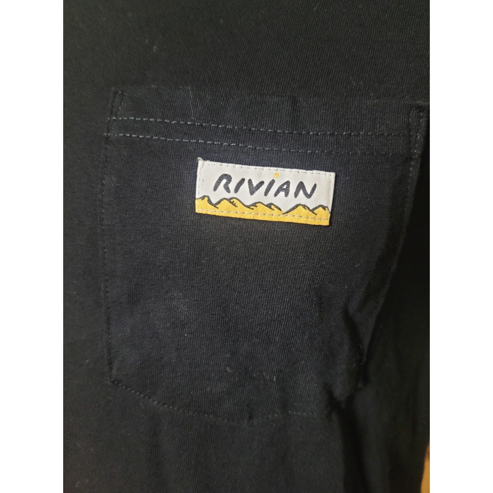 Vintage Rivian T-Shirt Pocket Logo Short Sleeve Crew Neck Small Black Men's Rivian Electric Adventure Vehicles SUV Truck Automotive 90s? Size US S / EU 44-46 / 1 - 2 Thumbnail