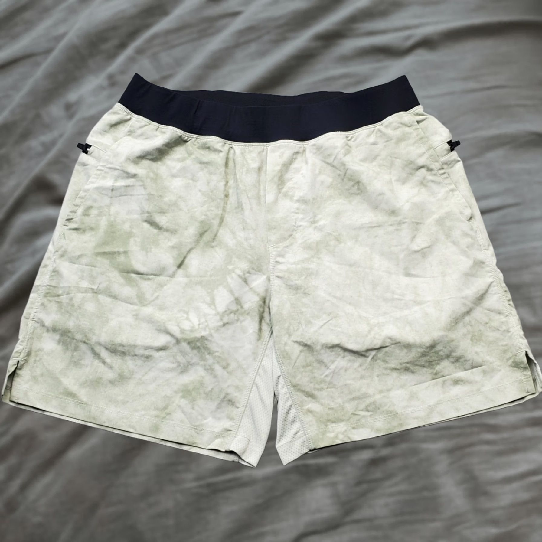 Fabletics Fabletics Shorts Mens L Multicolor Lined Side Slit Slash Pocket Elastic Waist Pull On Shirt? Size US 33 - 1 Thumbnail
