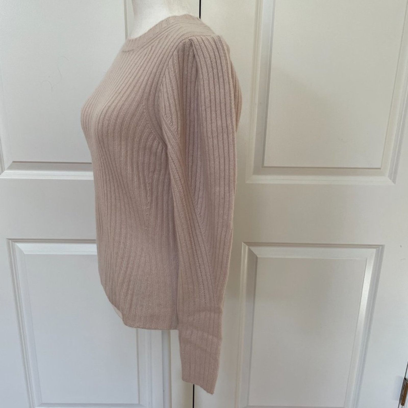 Elie Tahari Cashmere Puff Shoulder Sweater from ElieTahari Size M / US 6-8 / IT 42-44 - 2 Thumbnail