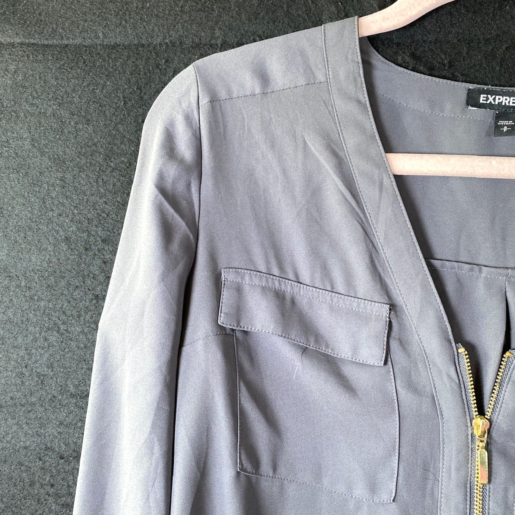 Express Express Blouse Gray V-Neck Zipper Roll Tab Sleeve Small Womens Size S / US 4 / IT 40 - 4 Thumbnail