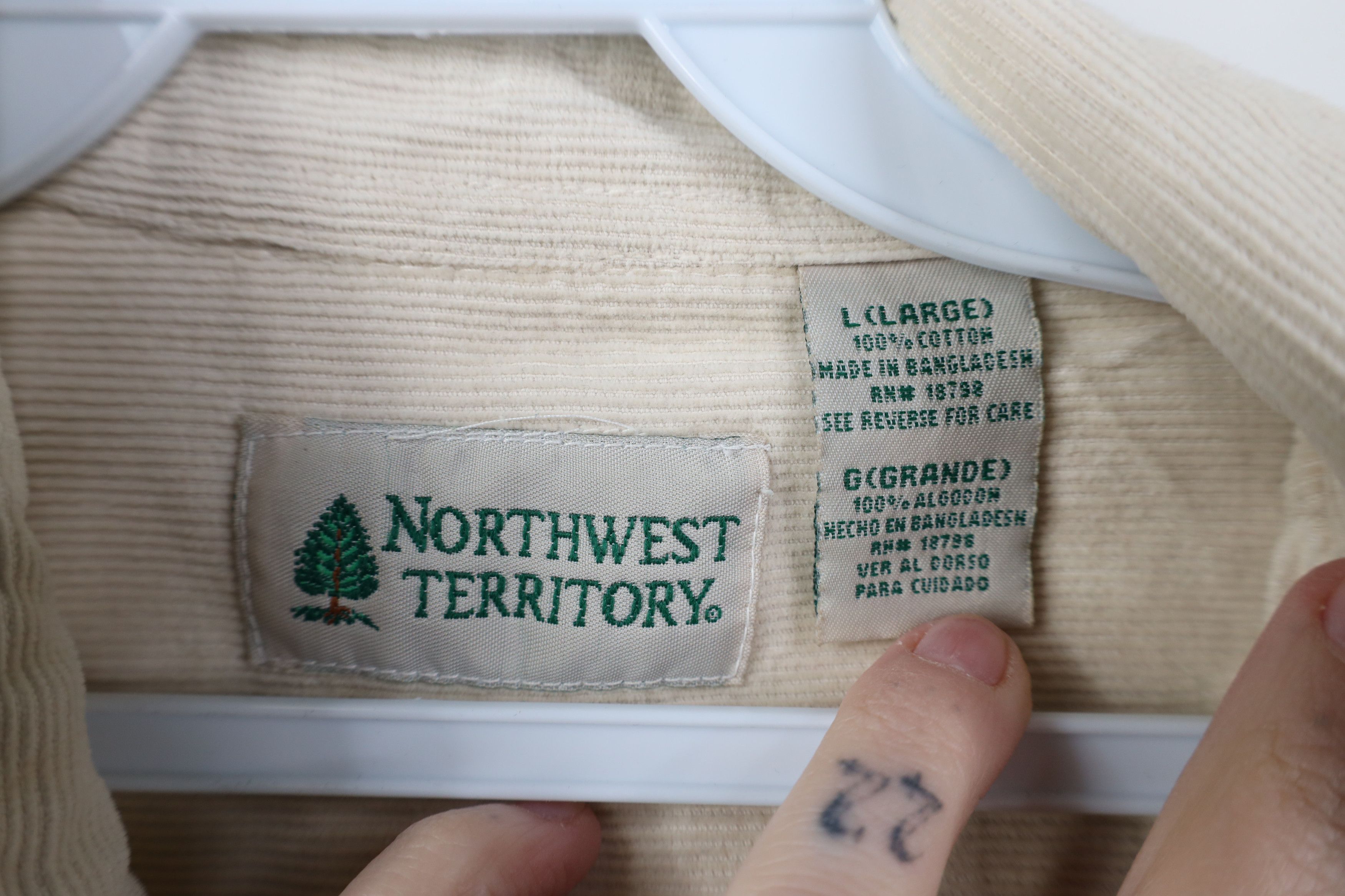 Vintage Vintage 90s Streetwear Corduroy Button Down Shirt Beige Size US L / EU 52-54 / 3 - 11 Thumbnail