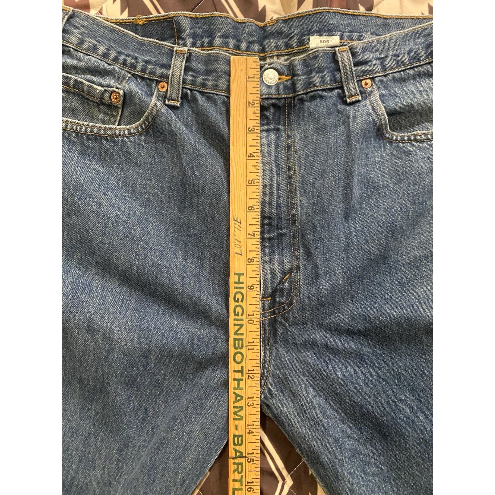 Levi's VINTAGE Levi’s 505 Jeans Men’s 38x32 Medium Wash Denim 5-Pocket Logo Button Zip Straight 90s Retro Size US 38 / EU 54 - 6 Thumbnail