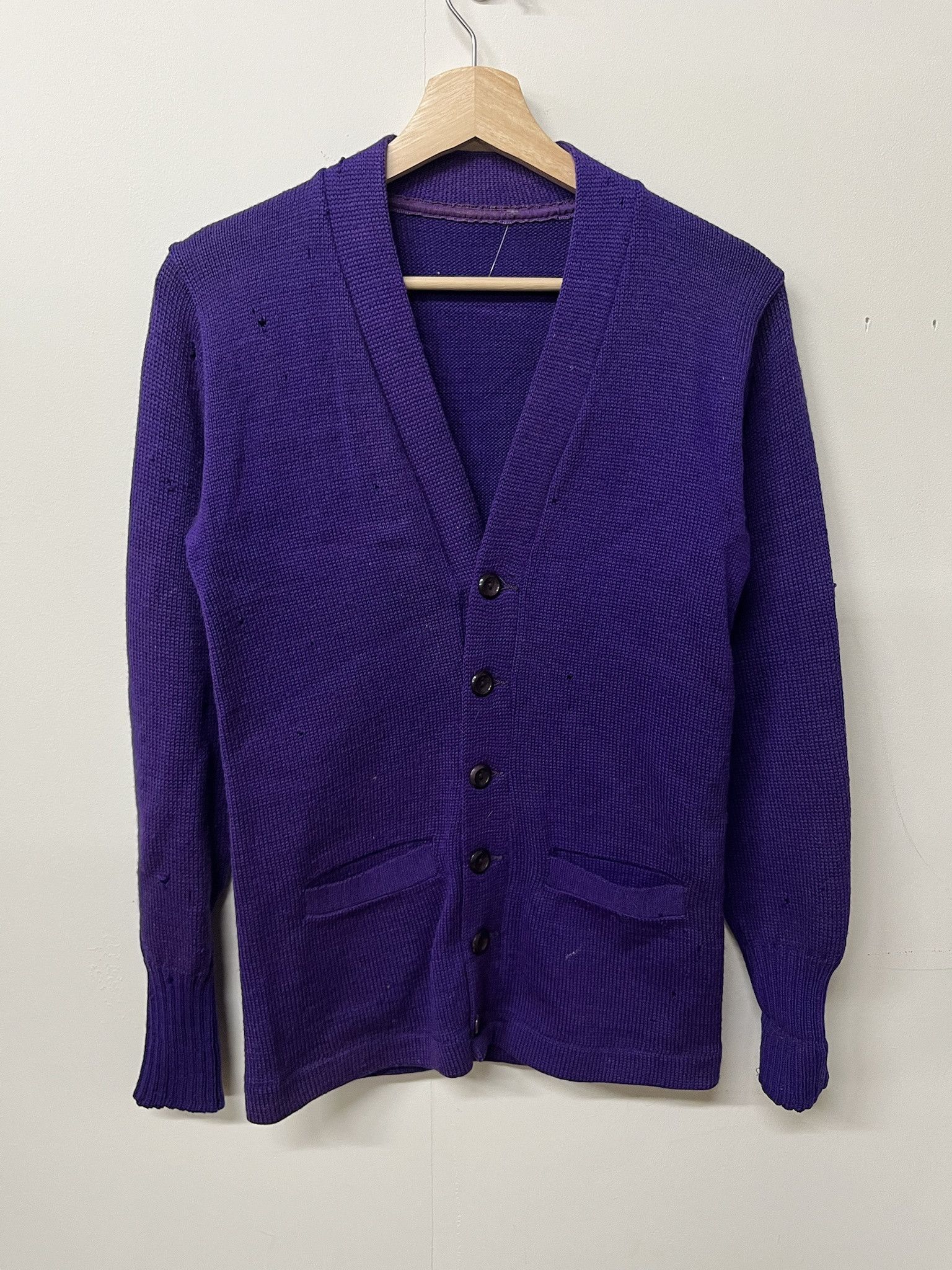 Vintage Vintage 1960s/70s Distressed Purple Wool Knit Cardigan Size S Size US S / EU 44-46 / 1 - 1 Thumbnail