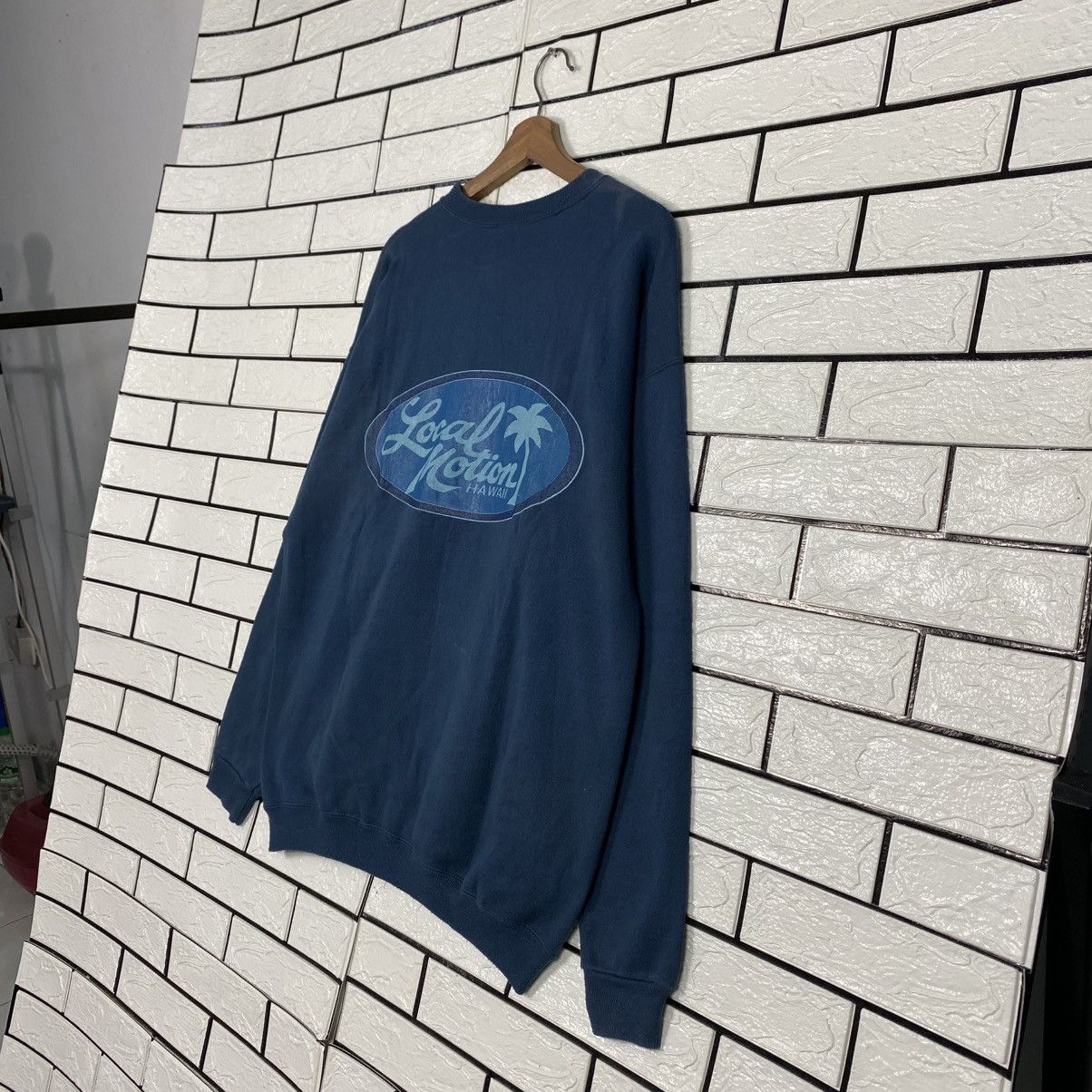 Vintage 📌Vintage Sweatshirt Local Motion Hawaii Big Logo Made in Usa Size US L / EU 52-54 / 3 - 11 Thumbnail