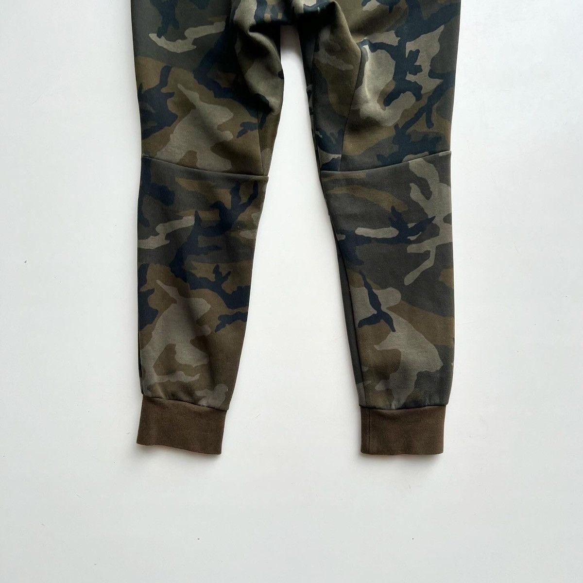 Nike Nike tech fleece pants camo Size US 32 / EU 48 - 6 Thumbnail