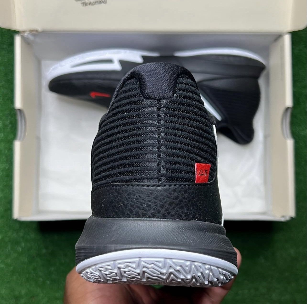 Nike Kyrie Low 5 ‘Bred’ Size US 9.5 / EU 42-43 - 5 Thumbnail