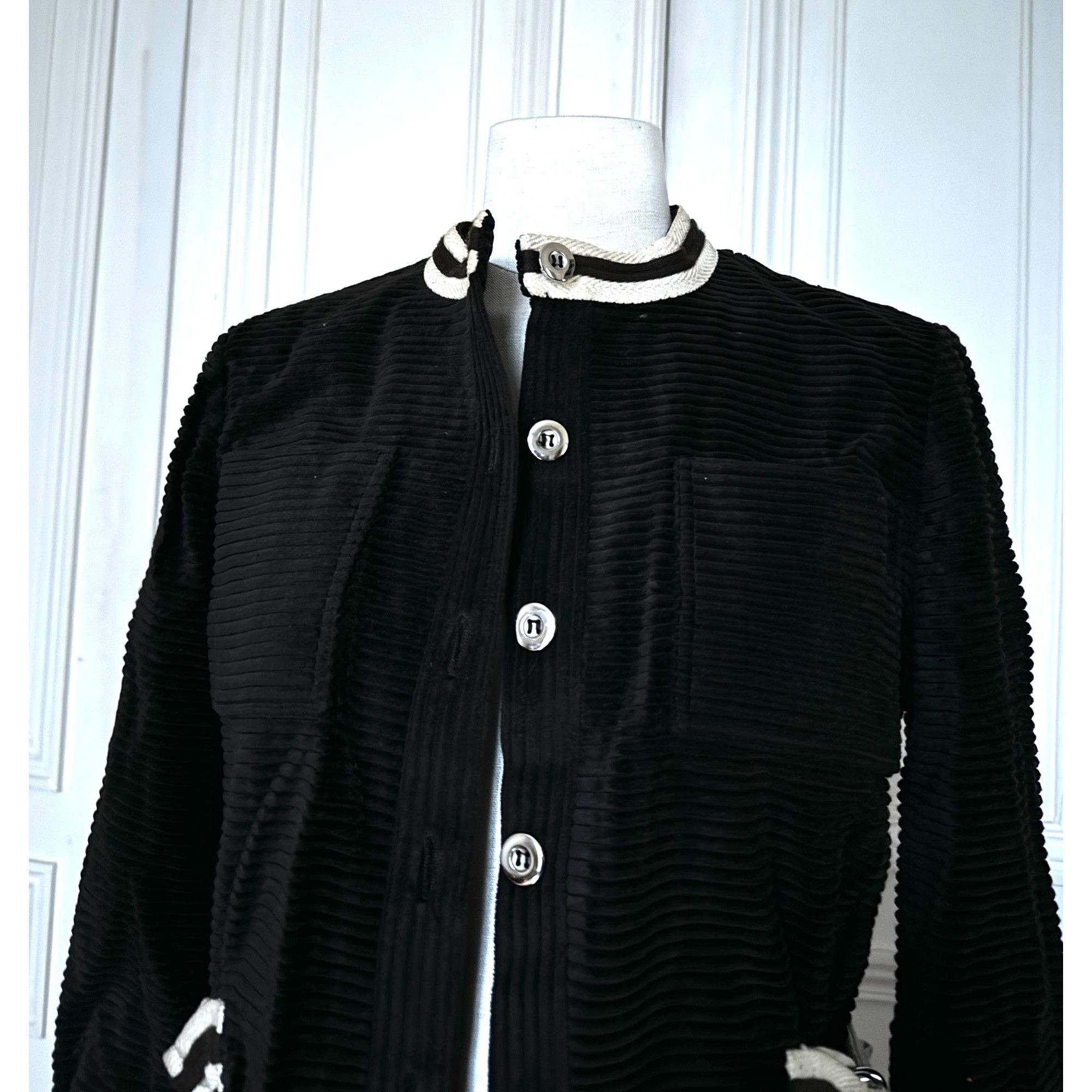 Courreges 1970s Black Corduroy Jacket Size XS / US 0-2 / IT 36-38 - 2 Thumbnail