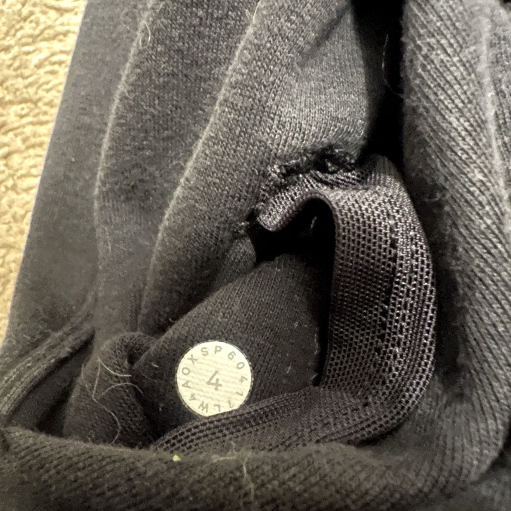Lululemon Lululemon Light as Warmth Jacket Womens 4 Full Zip Black Jacket Activewear Yoga Gym Running Holiday 90s Mens Womens Girls Boys Size S / US 4 / IT 40 - 5 Thumbnail
