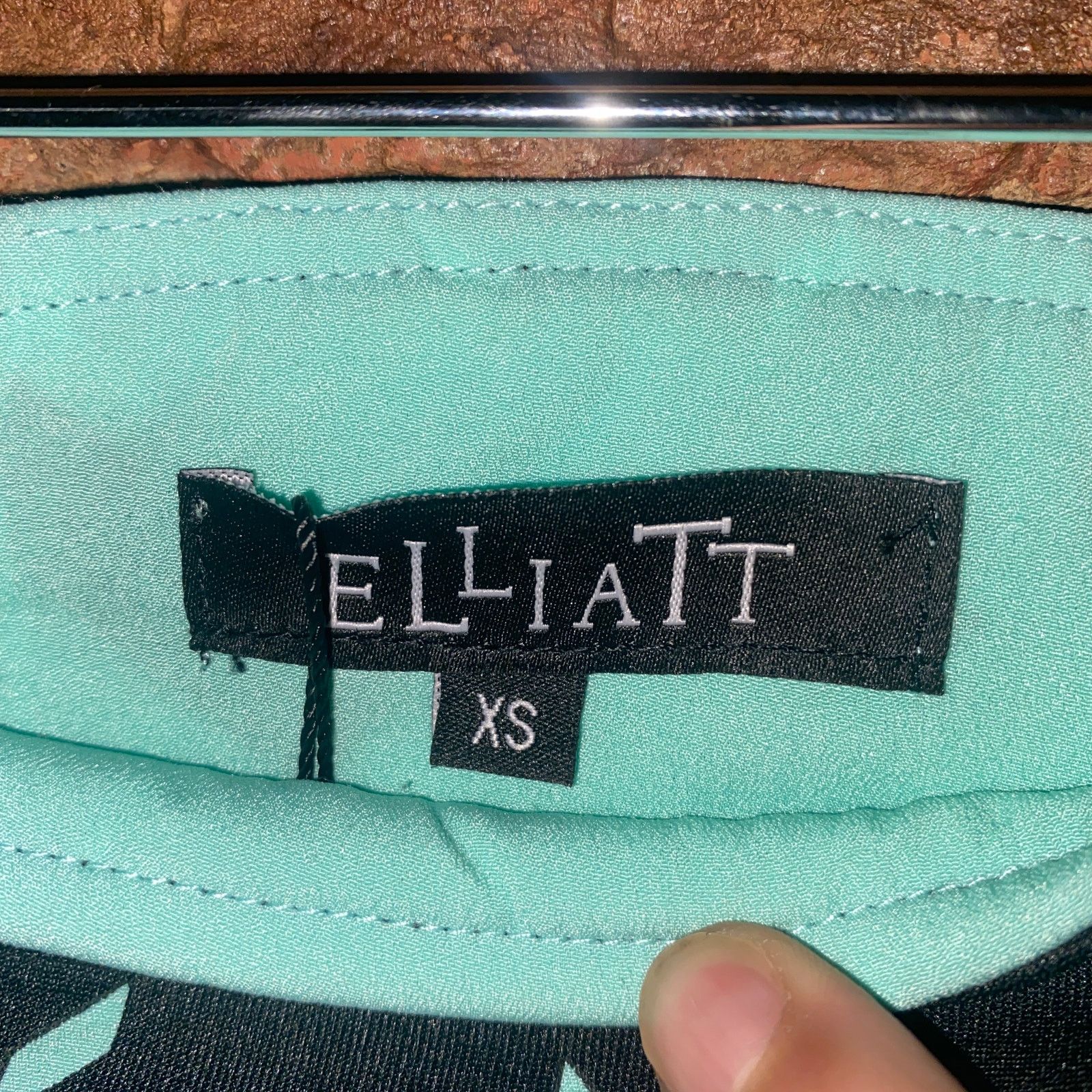ELLIATT NWT Elliatt Black Teal Printed Off-The-Shoulder Crop Top XS Size XS / US 0-2 / IT 36-38 - 5 Thumbnail