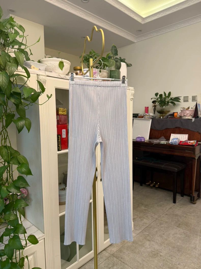 Issey Miyake Issey Miyake size:1 Light grey pleated straight-leg pants Size 31" - 5 Thumbnail