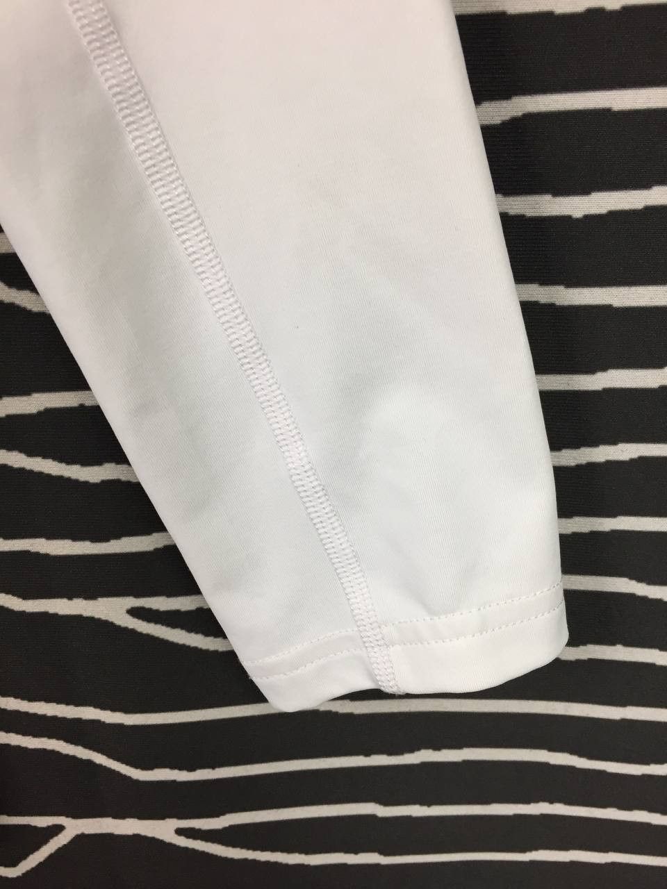 Lacoste Lacoste Sport Men's White Long Sleeve Mock Neck Base Layer Size US S / EU 44-46 / 1 - 5 Thumbnail