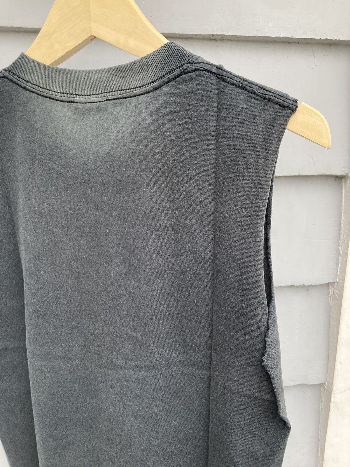 Band Tees Vintage Guns N’ Roses ©️2004 Sun Faded Rock Star Sleeveless Size US S / EU 44-46 / 1 - 16 Thumbnail
