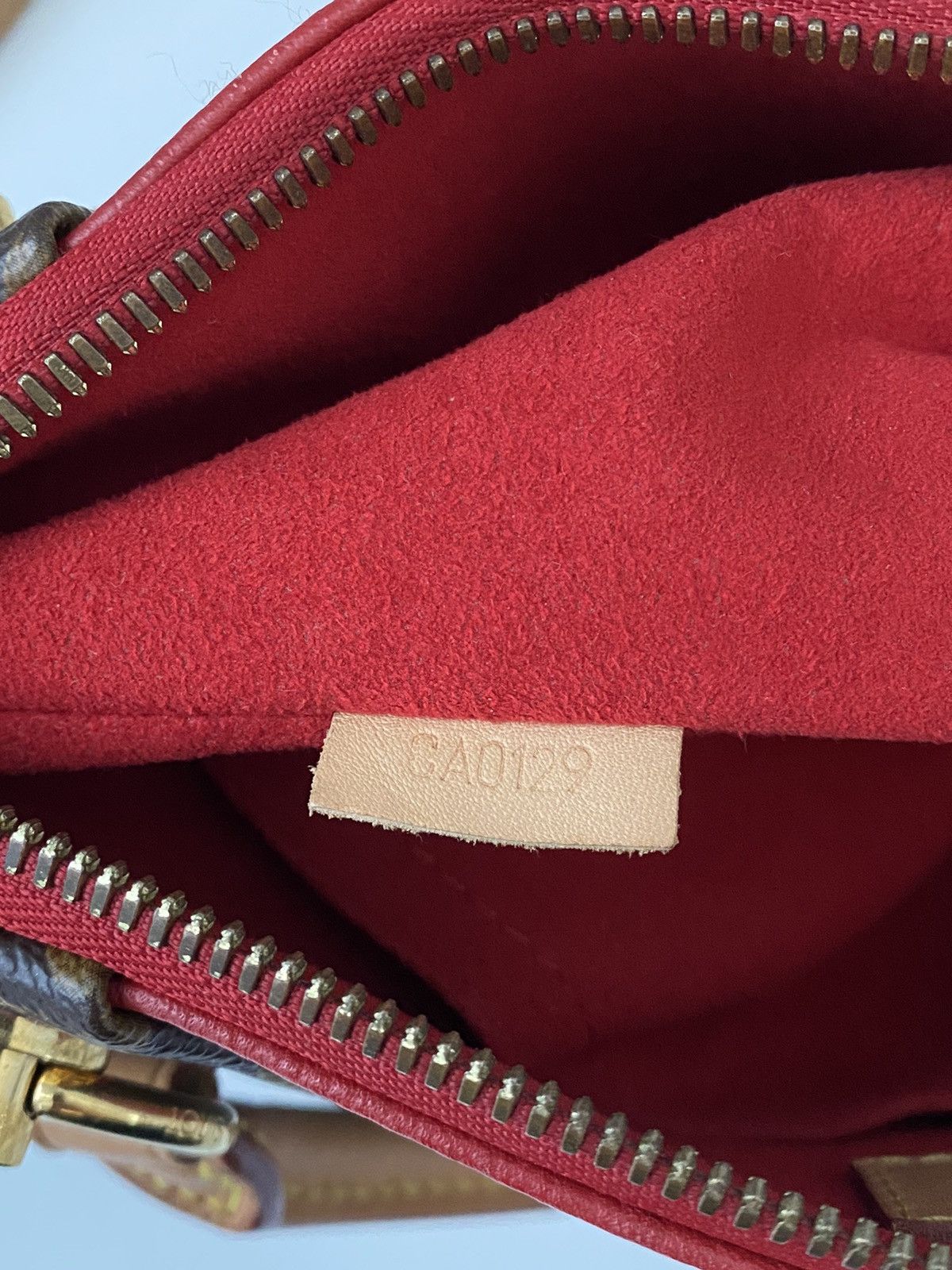 Louis Vuitton Authentic Louis Vuitton V Tote BB Size ONE SIZE - 15 Thumbnail