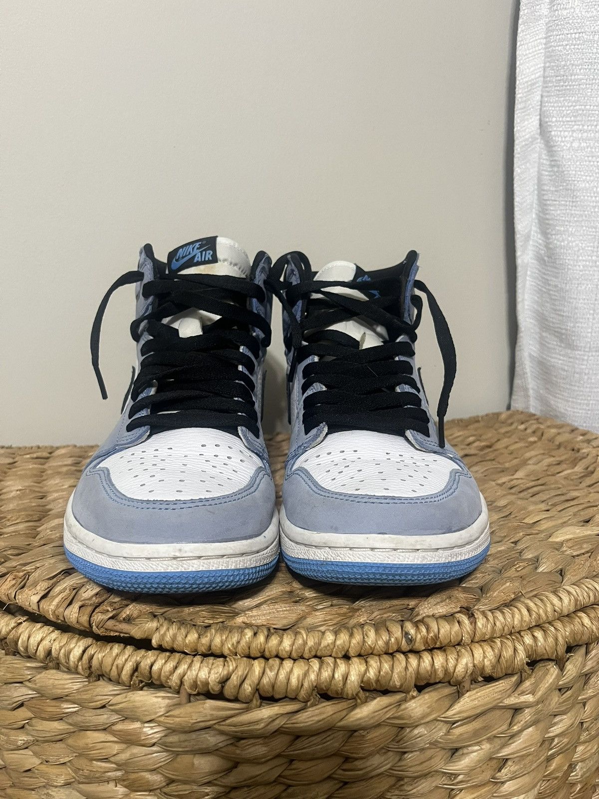 Nike Jordan 1 Retro High OG University Blue Size US 9.5 / EU 42-43 - 1 Thumbnail