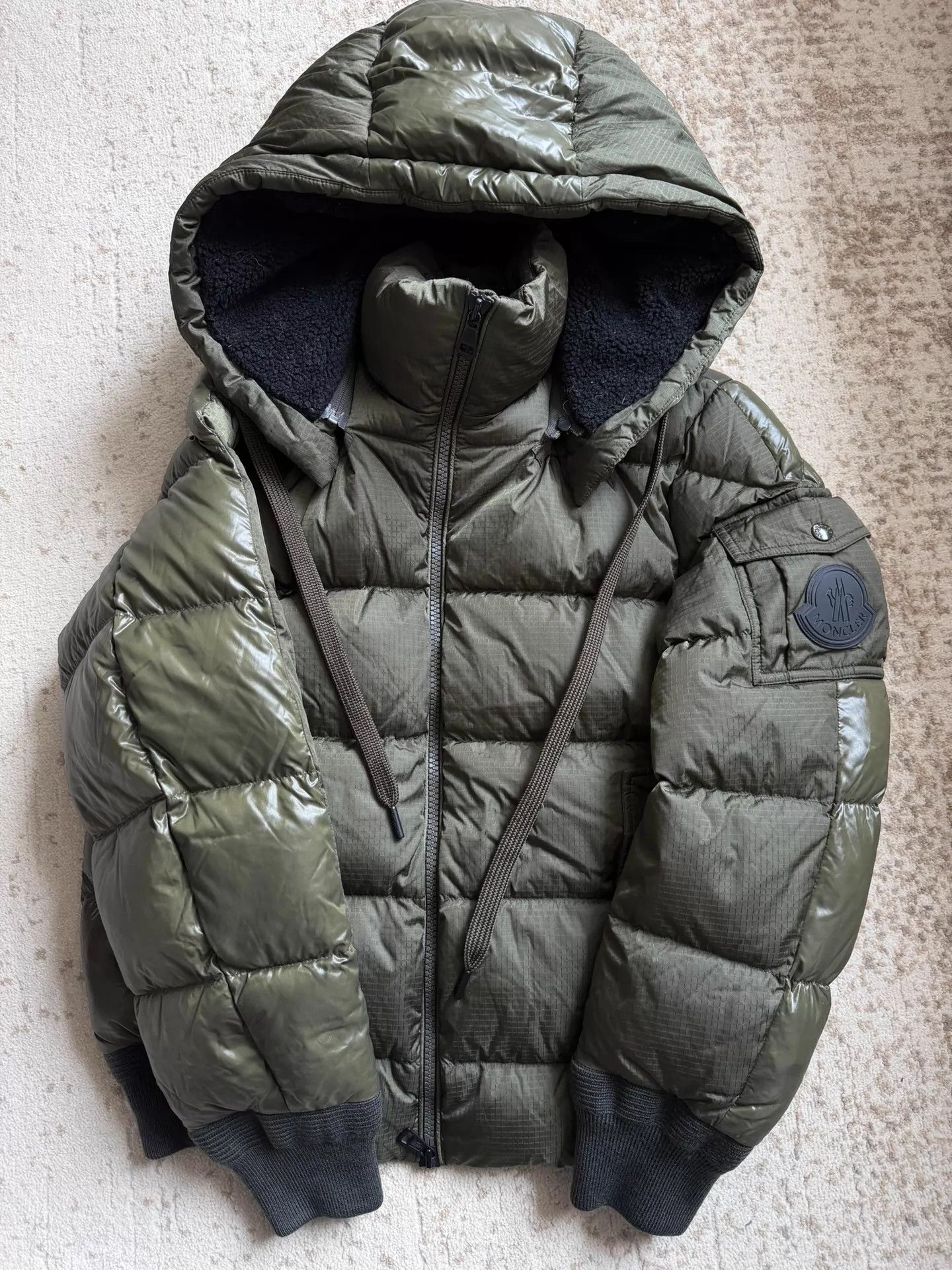 Moncler Moncler military green down jacket size 2 exc cond Size XS / US 0-2 / IT 36-38 - 1 Thumbnail