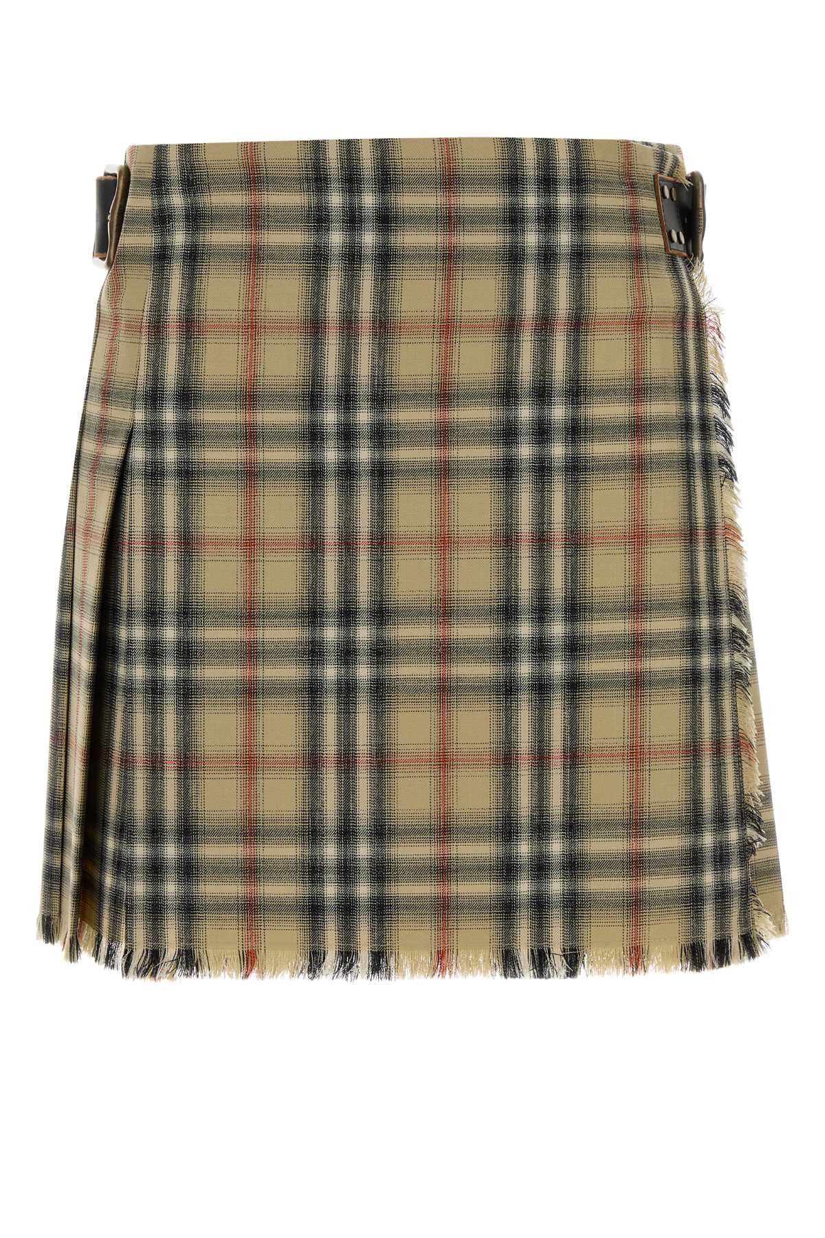 Burberry Embroidered Wool Mini Skirt Size 26" / US 2 / IT 38 - 1 Thumbnail