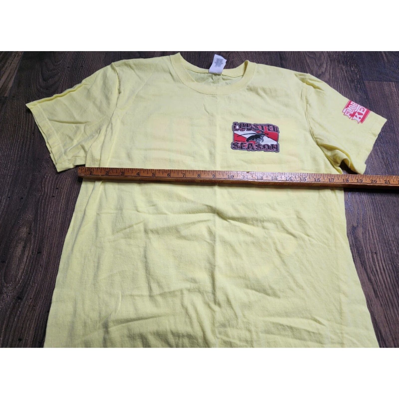 Vintage Gildan Heavy Cotton Graphic T Shirt Mens Yellow M Key West FL Lobster Design Short Sleeve Fall Season Cotton Tee Size US M / EU 48-50 / 2 - 3 Thumbnail