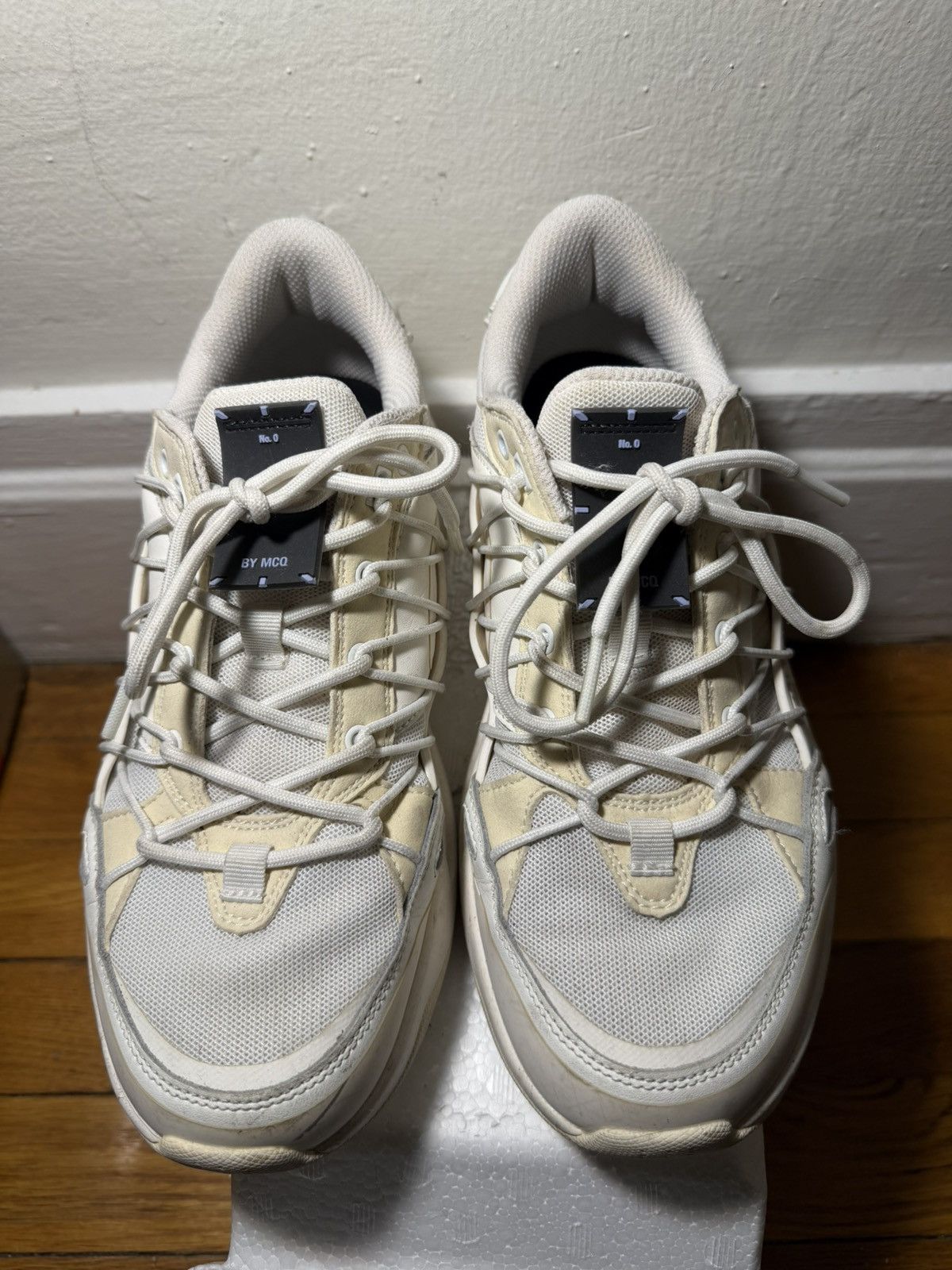 MCQ MCQ Aratana Sneakers White / Cream EU 39 / US W 8.5 Size US 6 / EU 39 - 1 Thumbnail