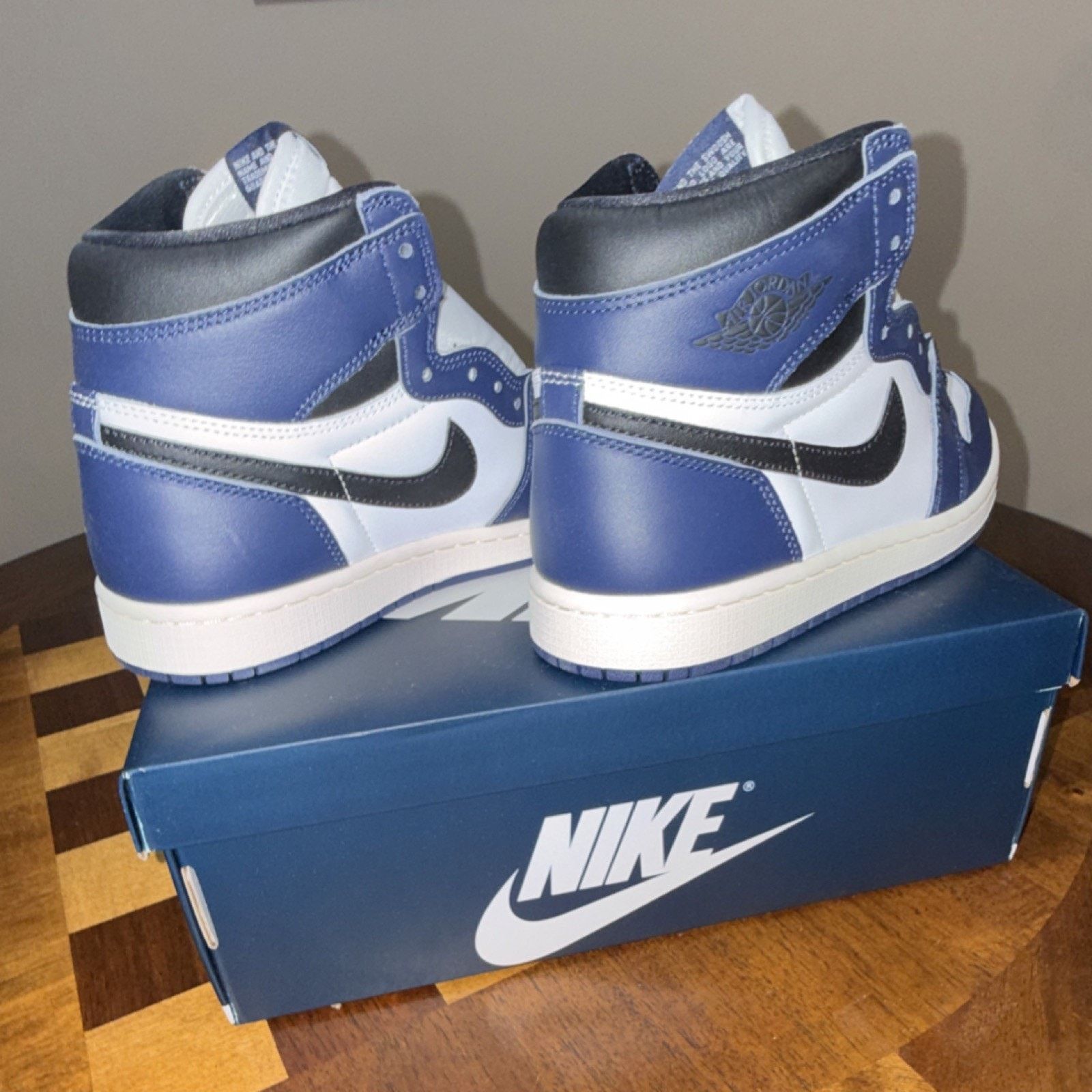 Nike Nike Air Jordan 1 Retro High OG Midnight Navy Size US 7.5 / EU 40-41 - 3 Thumbnail