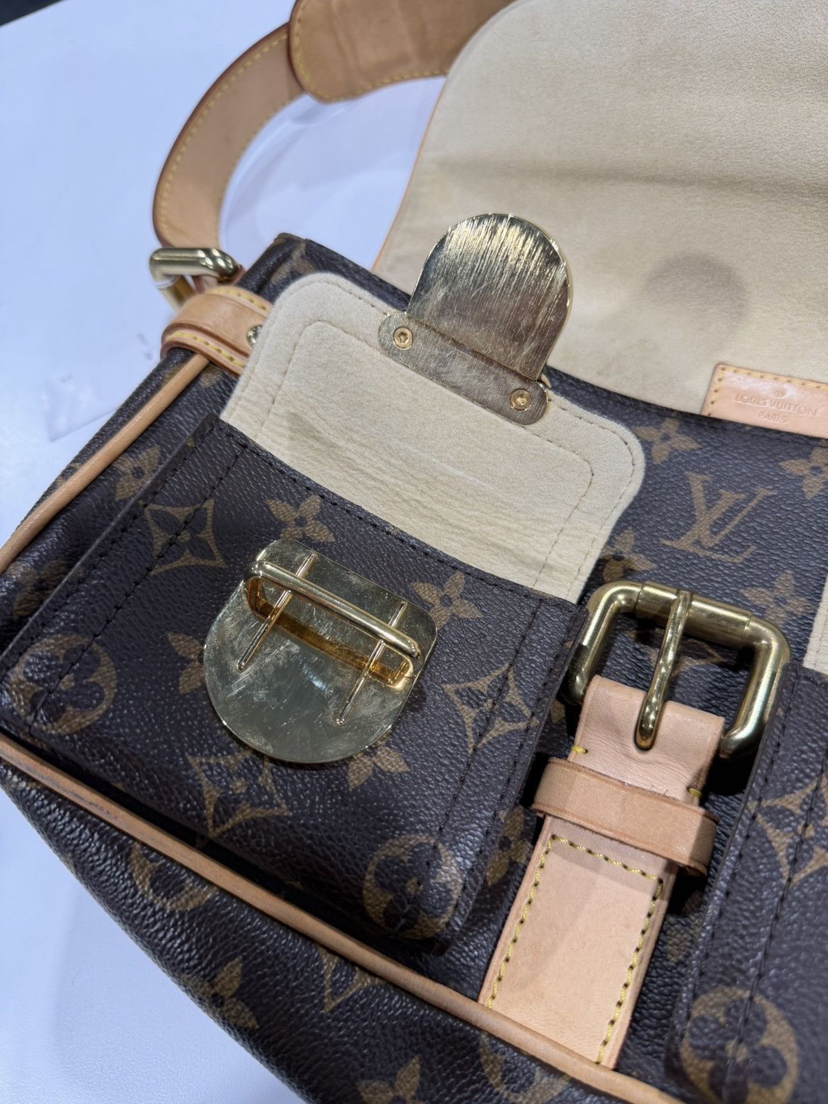 Louis Vuitton Louis Vuitton Monogram Hudson PM Bag Size ONE SIZE - 12 Thumbnail