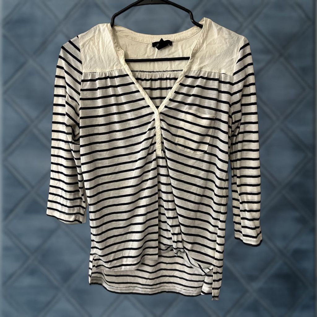 H&M H&M Henley Top Women's Size Small White & Navy Striped Casual Relaxed 3/4 Sleeve Blouse Shirt Size S / US 4 / IT 40 - 1 Thumbnail