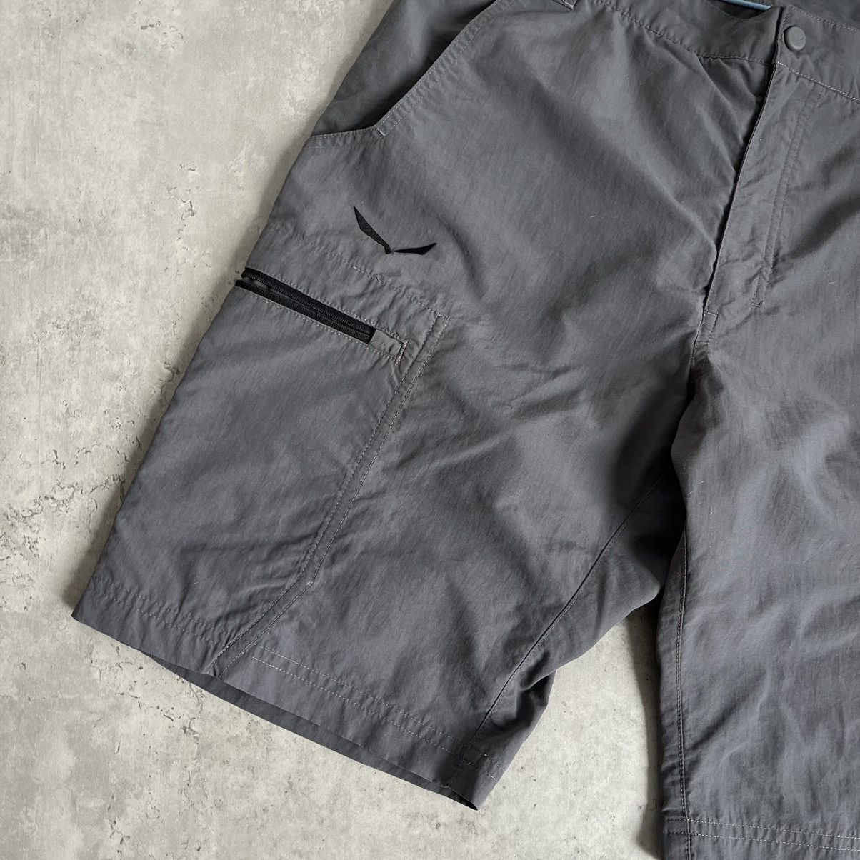 SALEWA Vintage Salewa Gray Cargo Shorts Size US 32 / EU 48 - 2 Thumbnail
