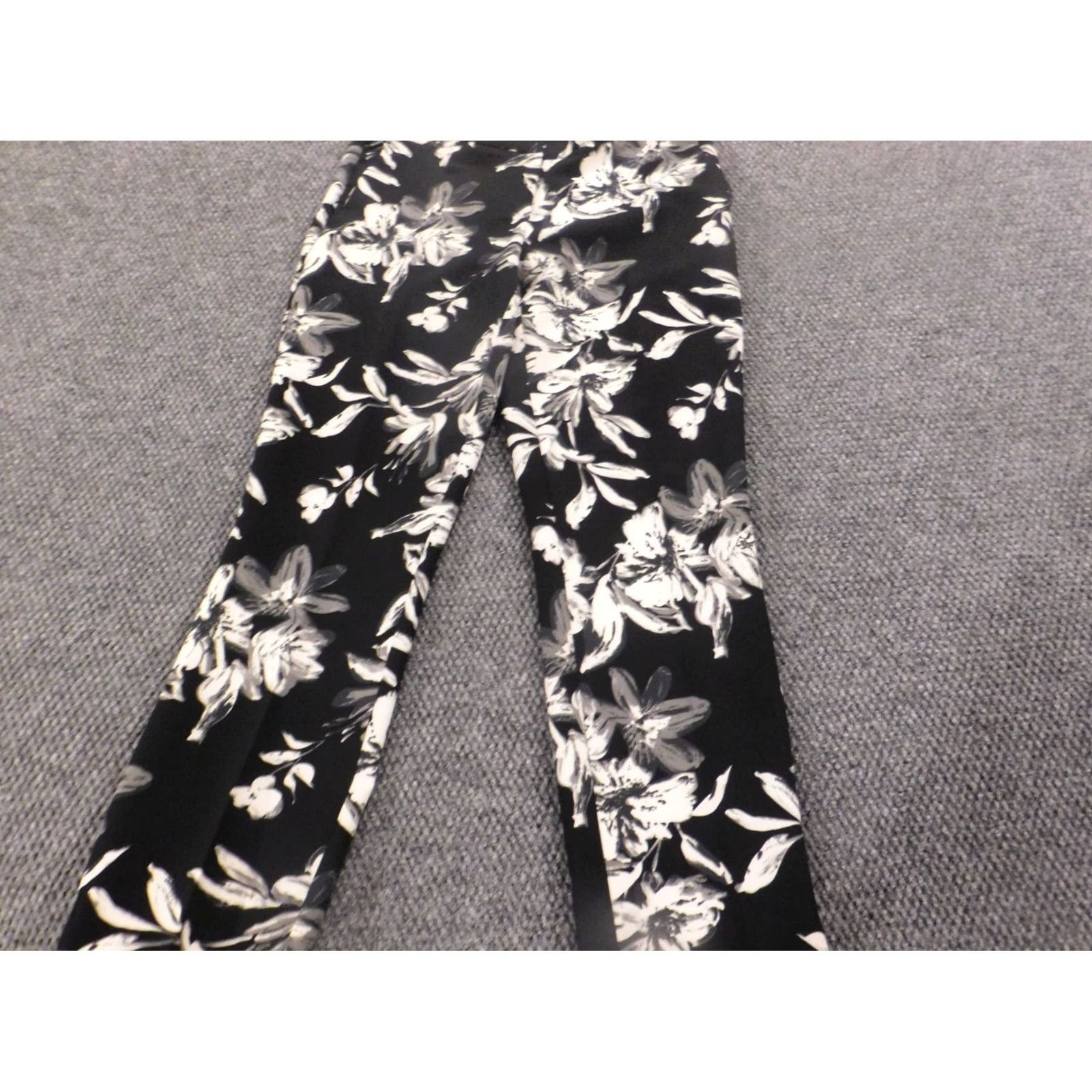 Cynthia Rowley Cynthia Rowley Womens Pants Black Floral Straight Chino Slacks 8 Regular Zip Inseam 27 Size 24" / US 00 / IT 34 - 6 Thumbnail