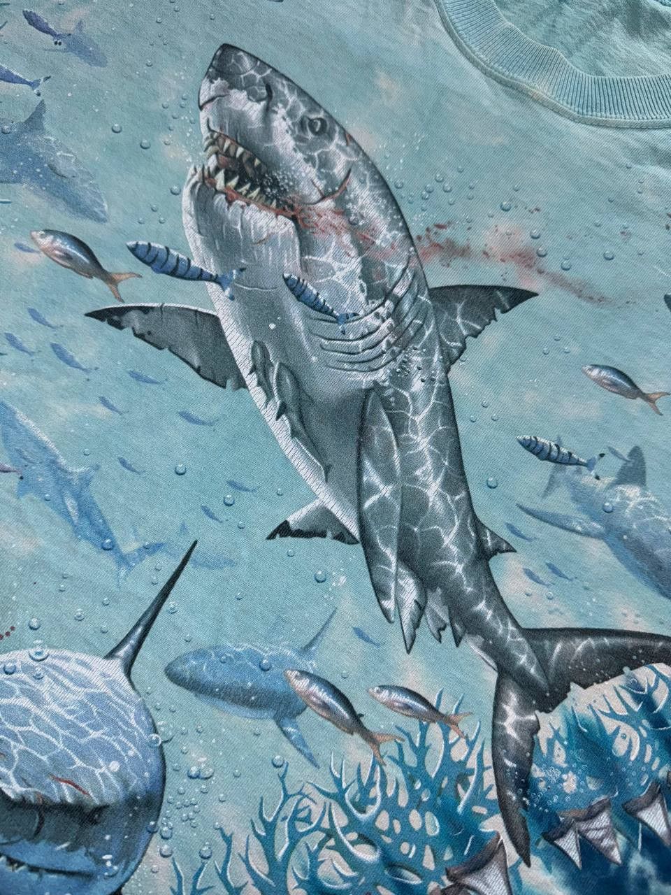 Liquid Blue 🔥🔥 1997 Vintage Liquid Blue Shark Print T-Shirt Size US L / EU 52-54 / 3 - 3 Thumbnail