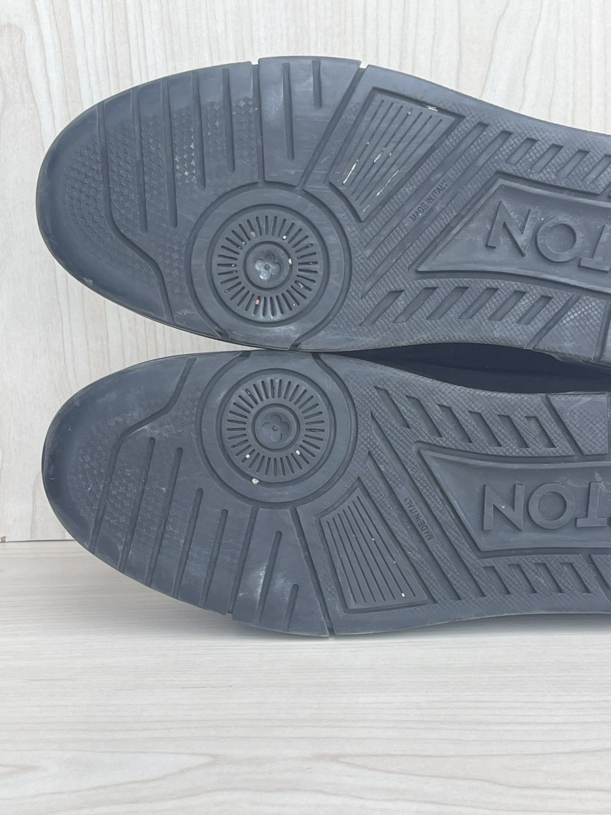 Louis Vuitton Low louis vuitton black trainer Size US 10.5 / EU 43-44 - 17 Thumbnail