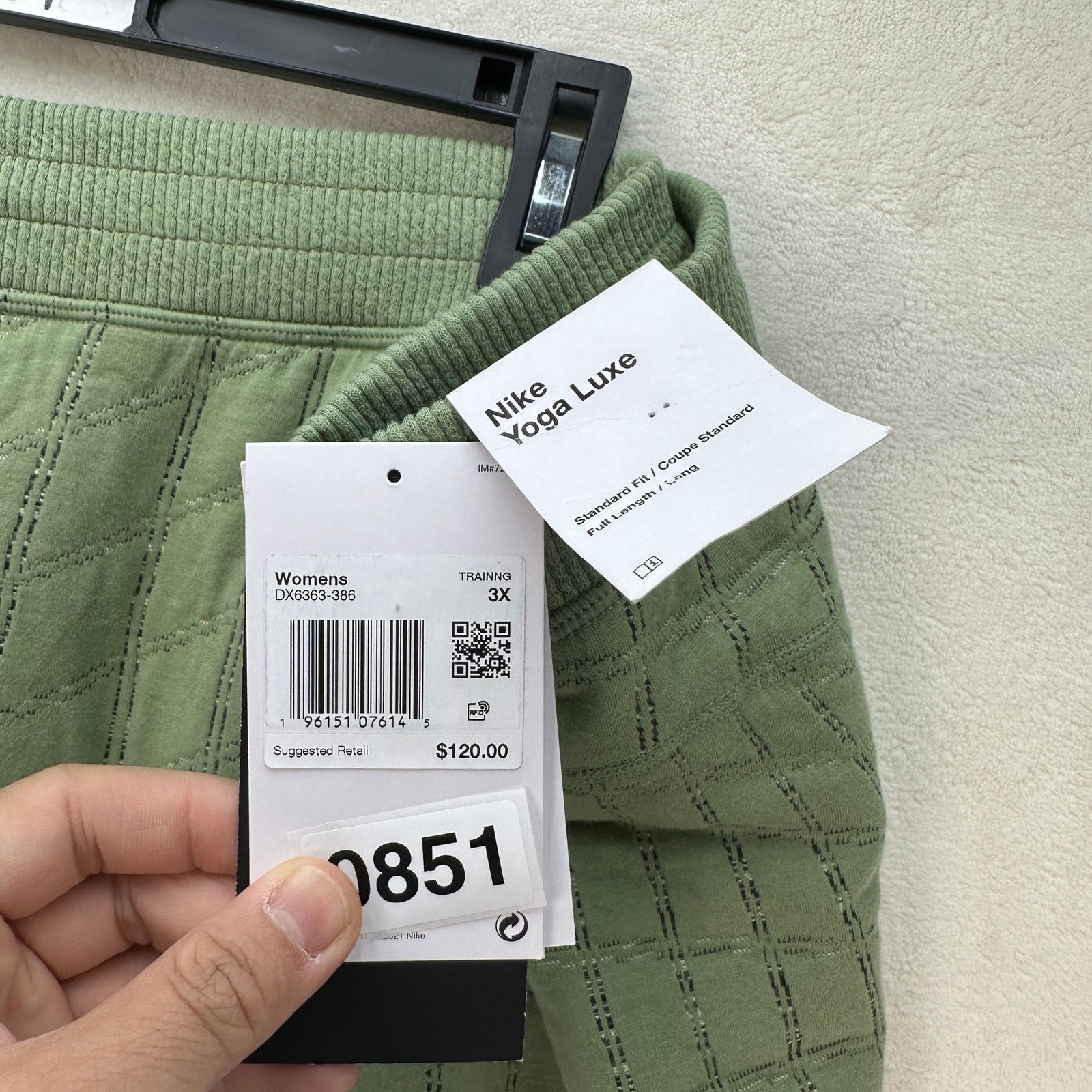 Nike NIKE WOMEN'S 3X YOGA QUILTED PANTS SAGE GREEN LUXE THERMA-FI Size 42" / US 20 - 4 Thumbnail