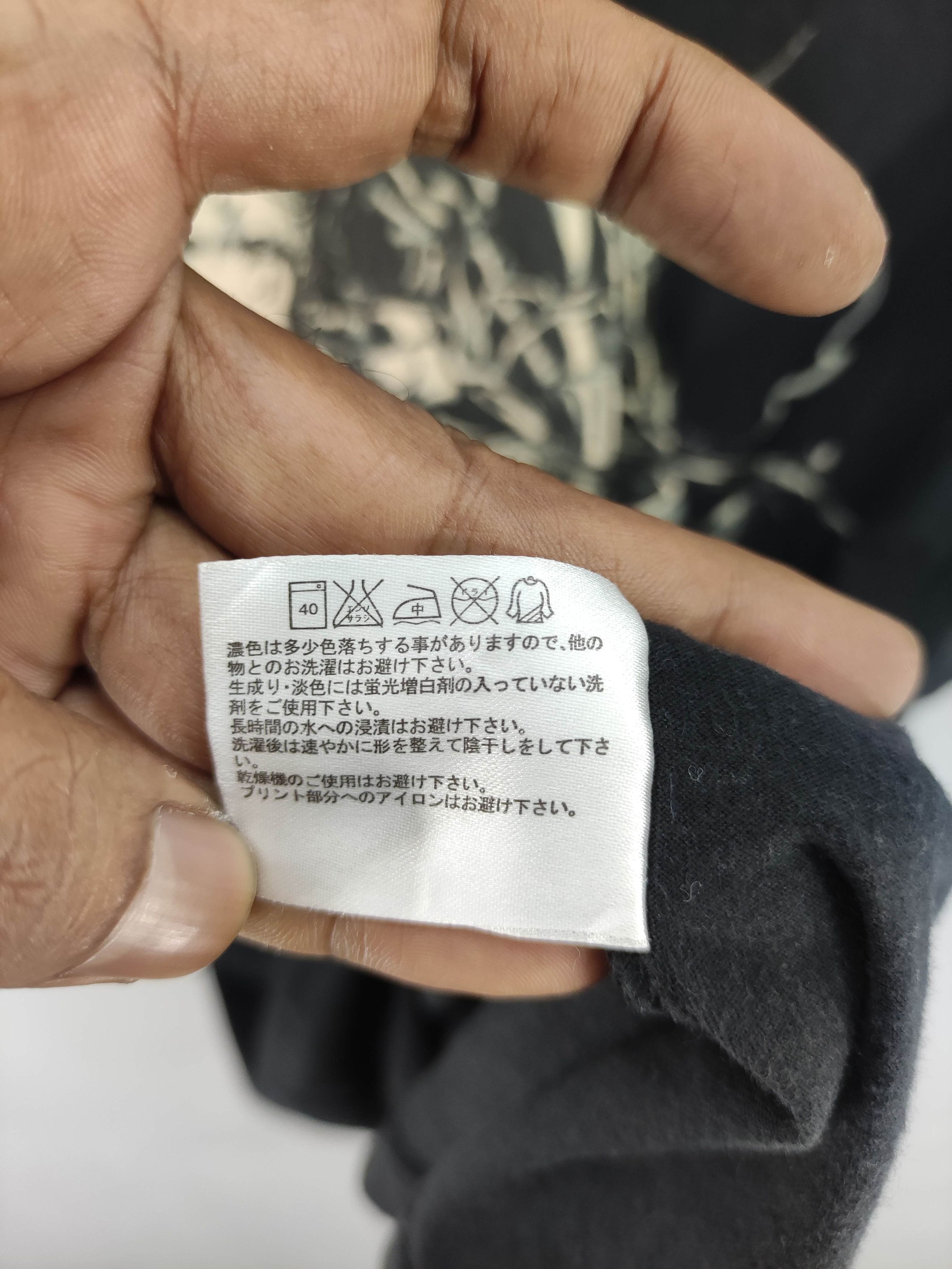 Uniqlo Vintage Uniqlo Final Fantasy Graphic Logo Tee Tshirt Size US M / EU 48-50 / 2 - 6 Thumbnail