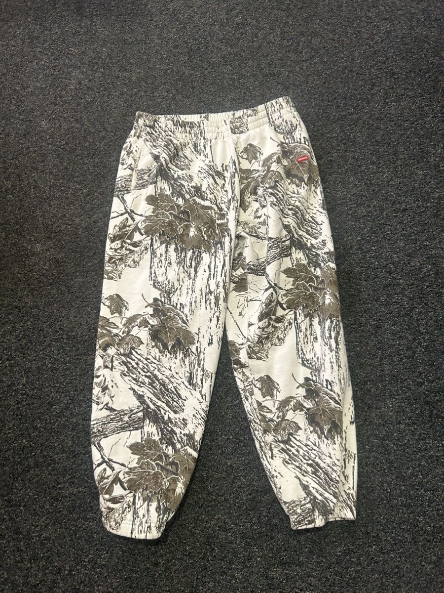 Supreme Supreme Camo Cuffed Sweats (SS24) Size US 32 / EU 48 - 1 Thumbnail